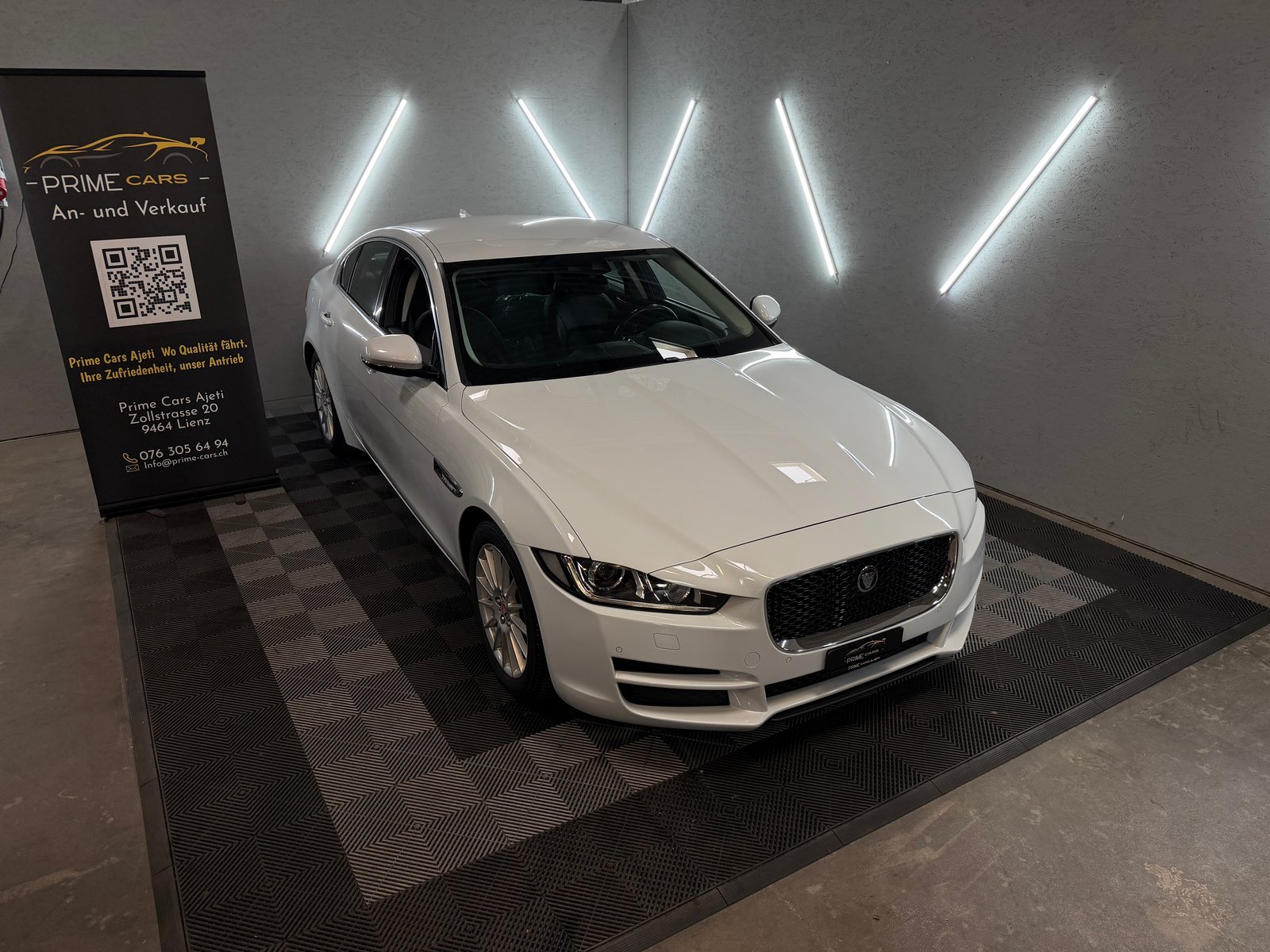 JAGUAR XE E-Performance 20d Pure Automat, Diesel, Second hand / Used, Automatic - 3