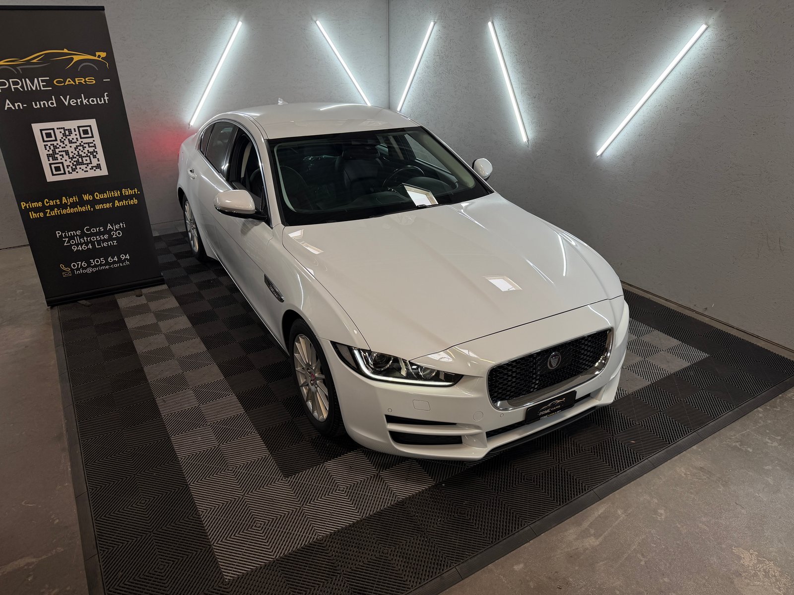 JAGUAR XE E-Performance 20d Pure Automat, Diesel, Second hand / Used, Automatic - 4