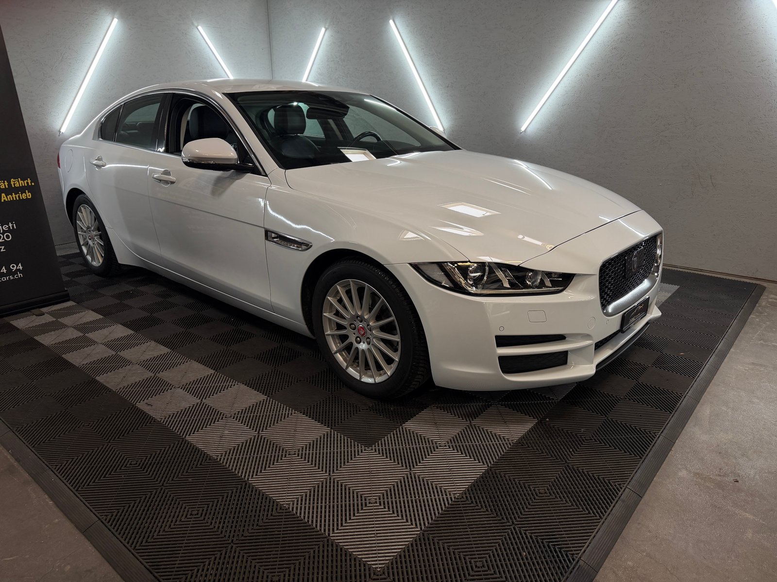 JAGUAR XE E-Performance 20d Pure Automat, Diesel, Second hand / Used, Automatic - 5