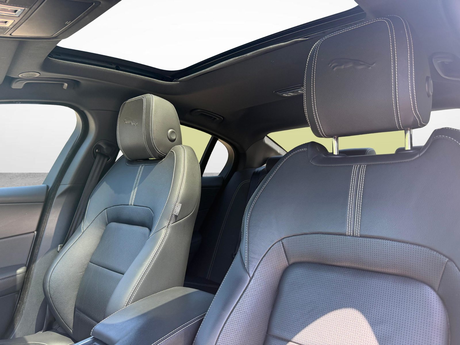 JAGUAR XE 2.0 T 300 R-Dynamic Black AWD, Benzina, Occasioni / Usate, Automatico - 3