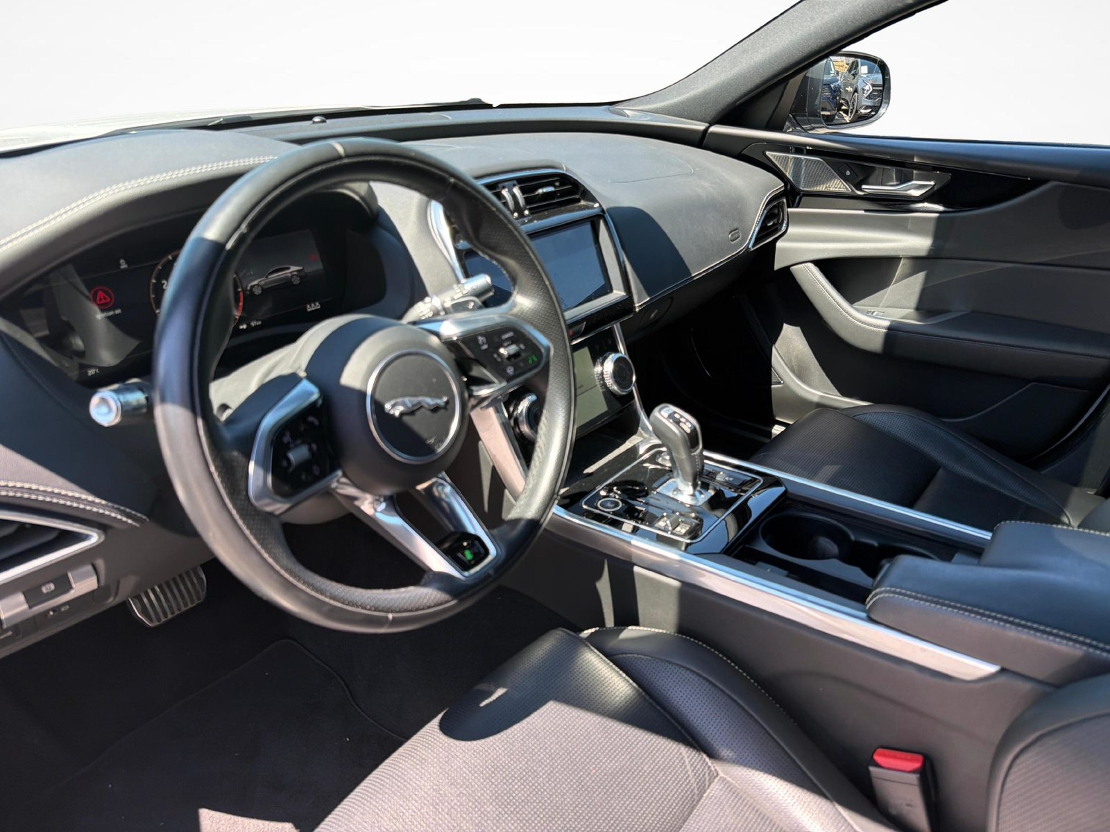 JAGUAR XE 2.0 T 300 R-Dynamic Black AWD, Benzina, Occasioni / Usate, Automatico - 4