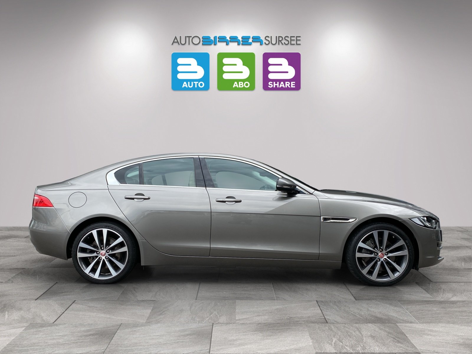 JAGUAR XE 2.0 D 180 Prestige AWD, Diesel, Occasion / Utilisé, Automatique - 4