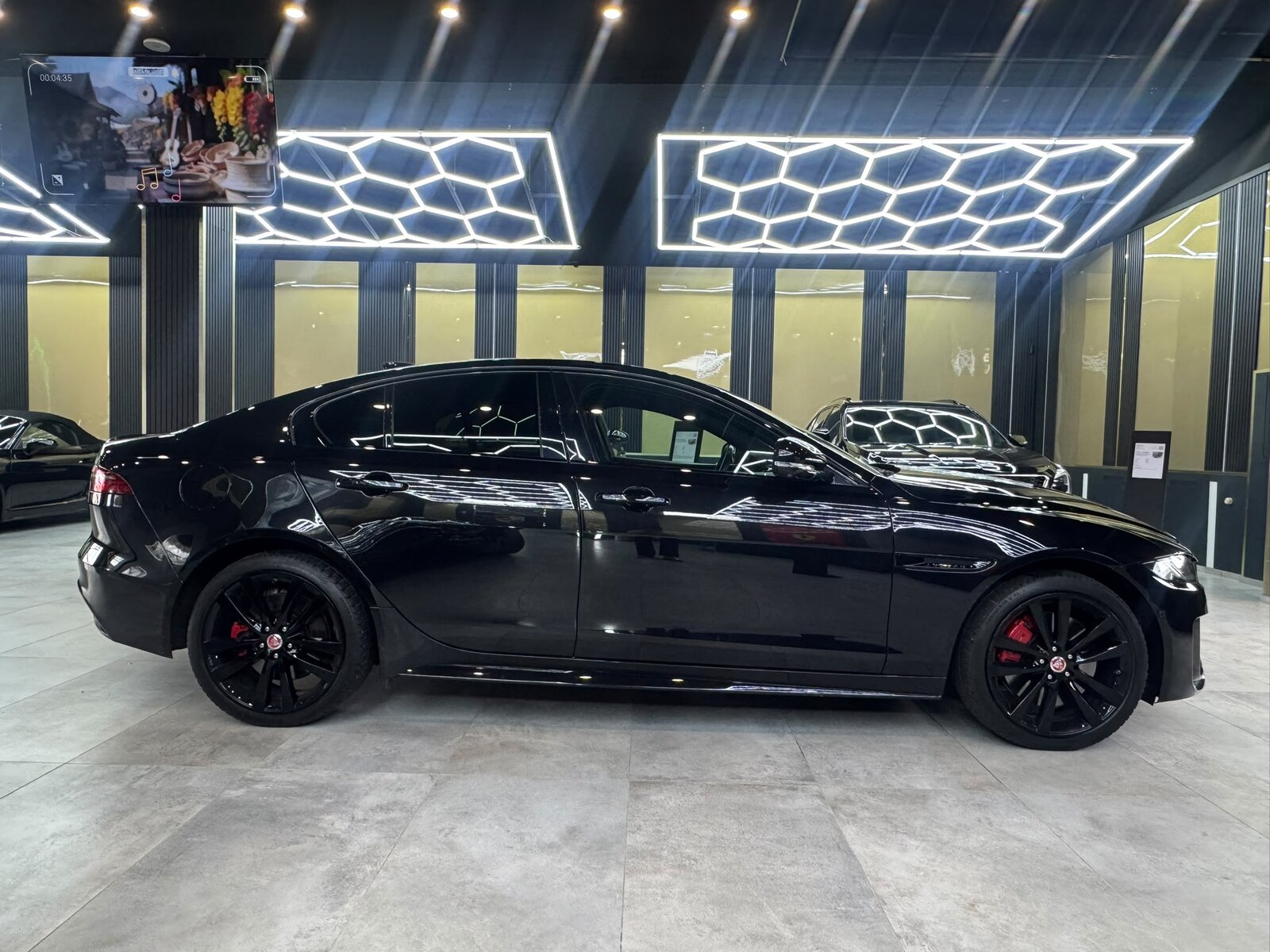 JAGUAR XE 2.0 R-Dynamic Black P300 AWD Automat, Benzin, Occasion / Gebraucht, Automatik - 5