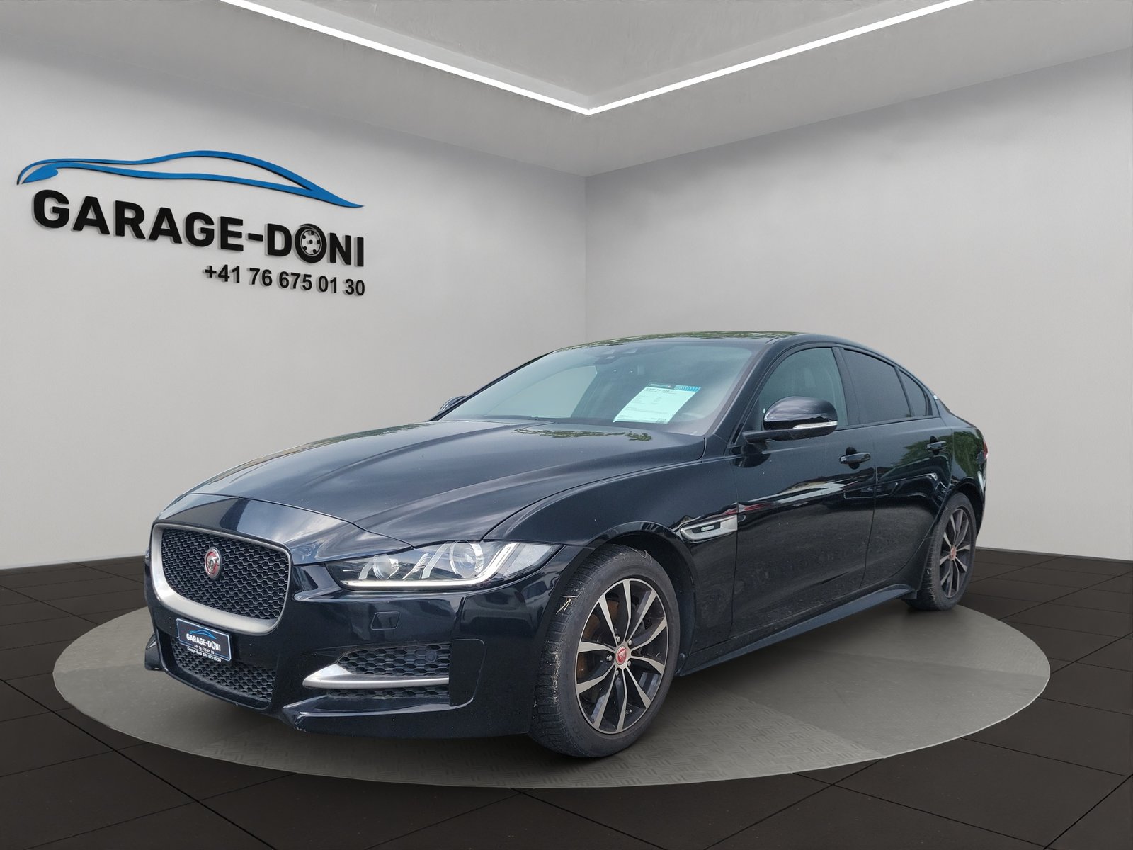 JAGUAR XE Limousine Diesel 2.0 D 163 E-Perform. Pure, Diesel, Second hand / Used, Automatic - 2