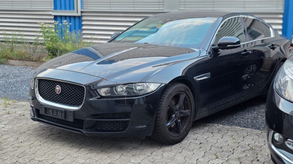JAGUAR XE 2.0 D 180 Prestige, Diesel, Occasion / Utilisé, Automatique - 4