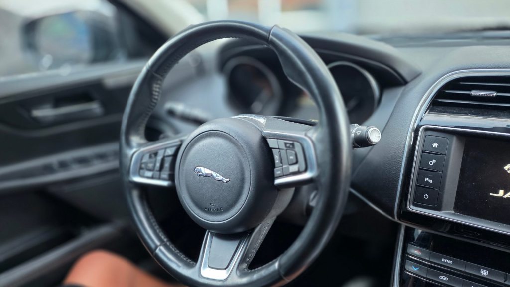 JAGUAR XE 2.0 D 180 Prestige, Diesel, Occasion / Utilisé, Automatique - 5