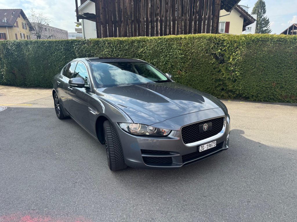 JAGUAR XE 2.0 D 180 Pure AWD