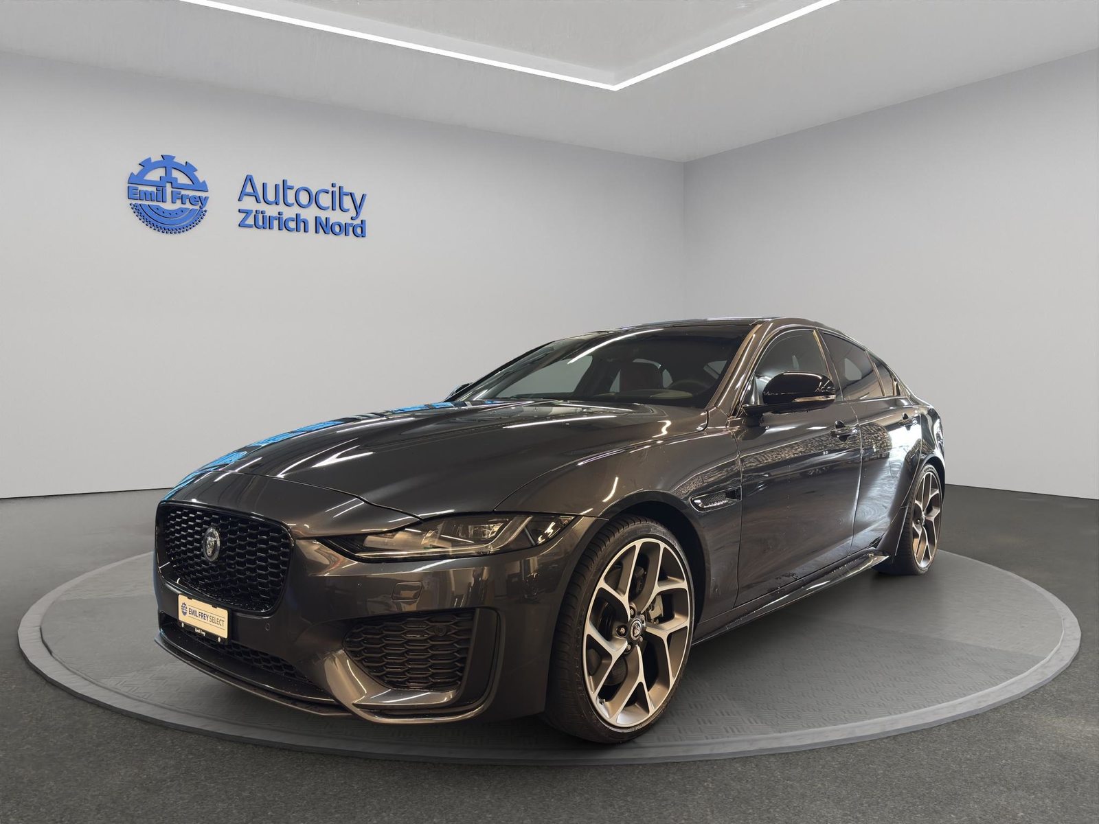 JAGUAR XE