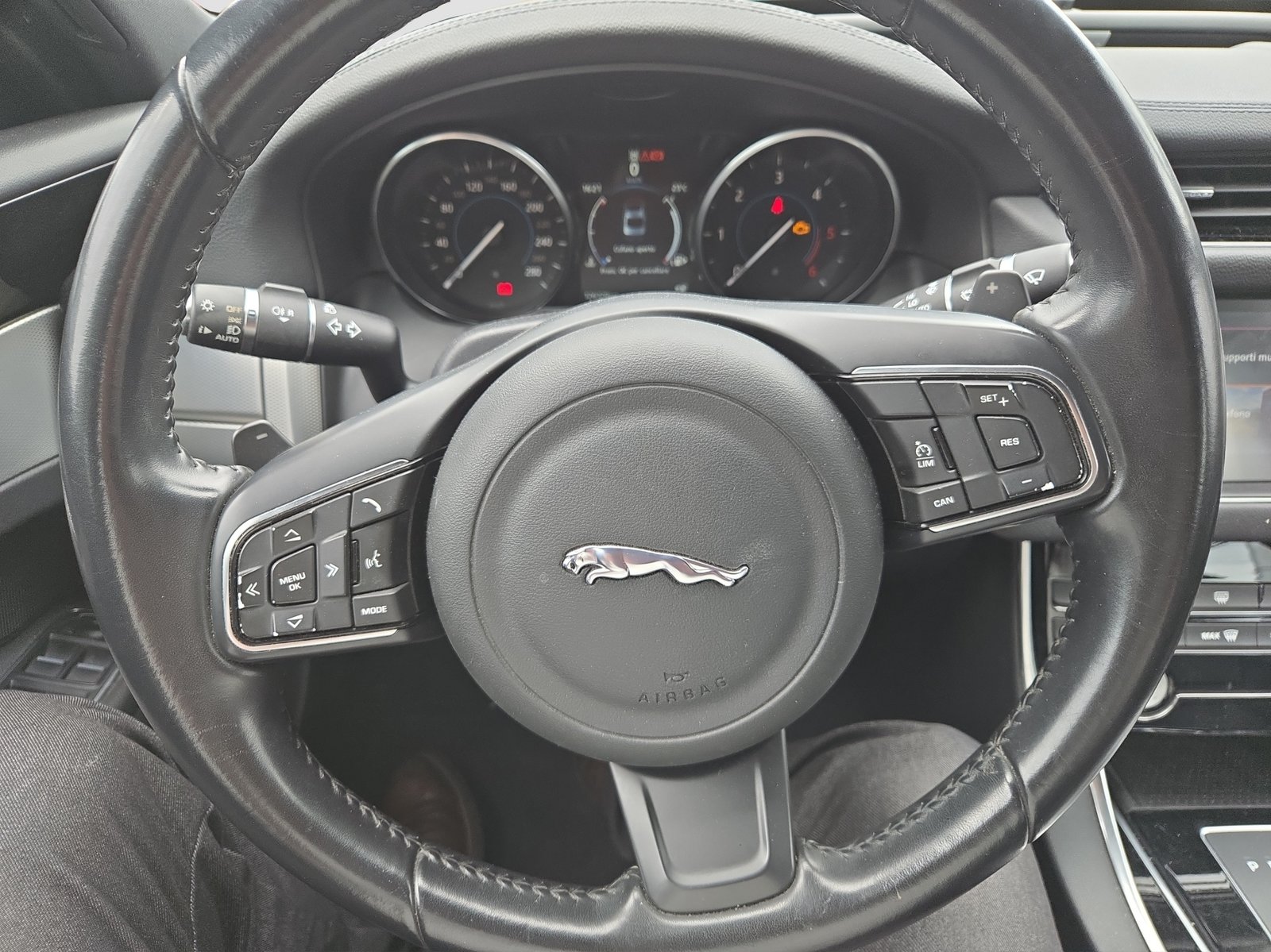 JAGUAR XF, Diesel, Occasion / Gebraucht, Automatik - 4