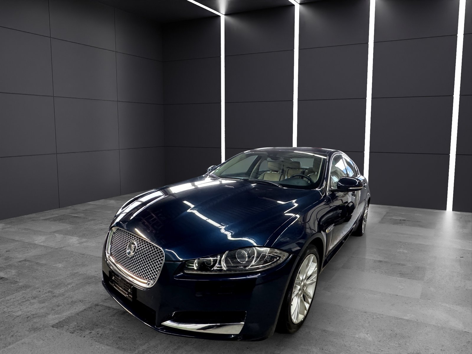 JAGUAR XF 5.0 V8, Benzin, Occasion / Gebraucht, Automatik - 2