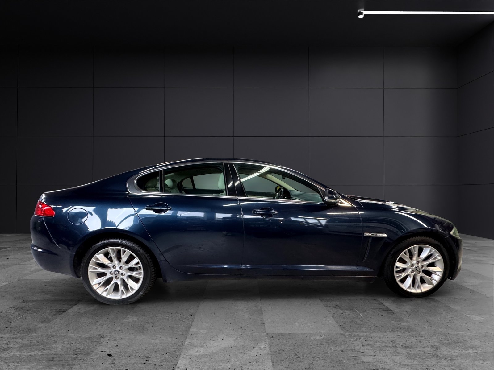 JAGUAR XF 5.0 V8, Benzin, Occasion / Gebraucht, Automatik - 7