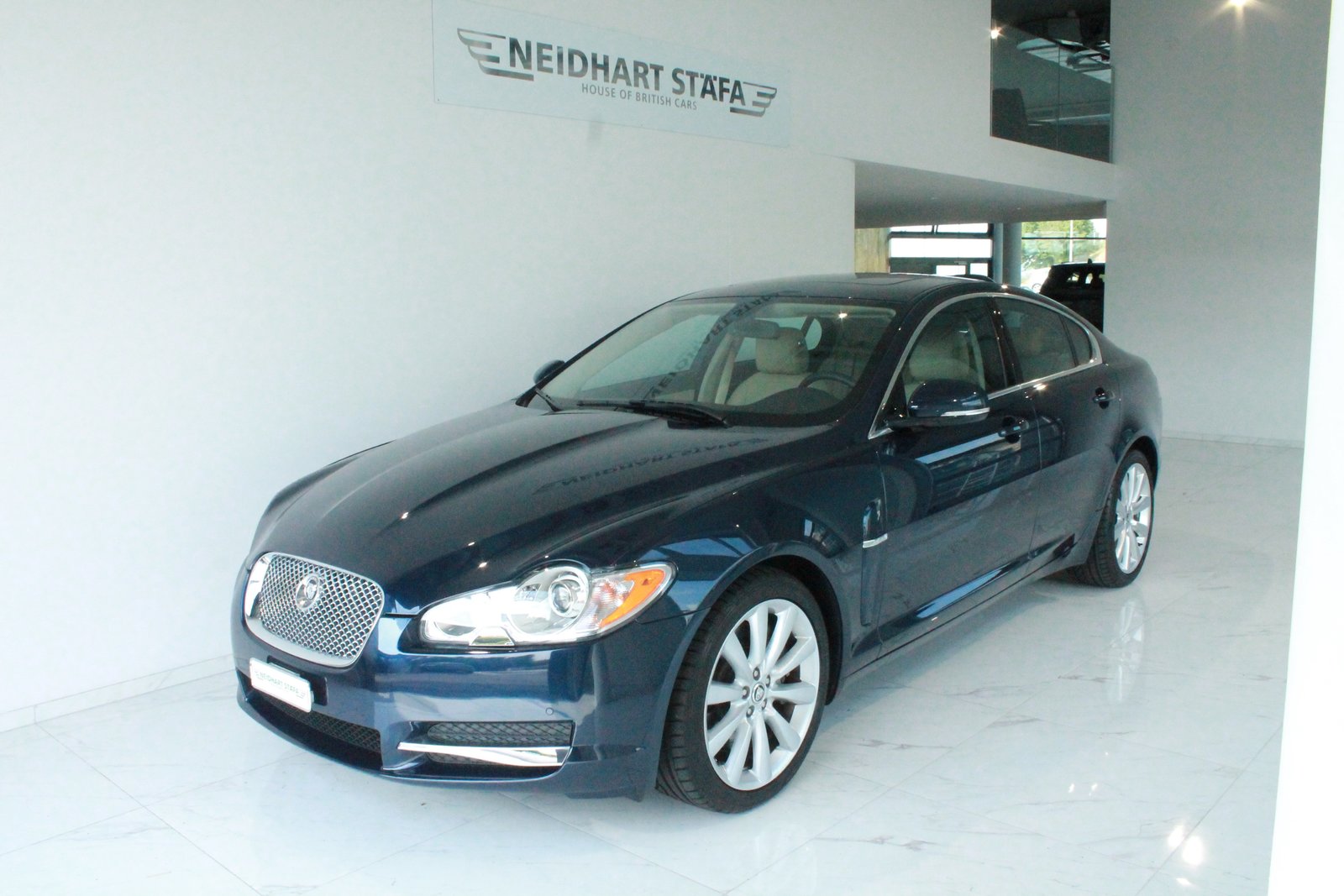 JAGUAR XF 5.0 V8 Portfolio, Benzin, Occasion / Gebraucht, Automatik - 2