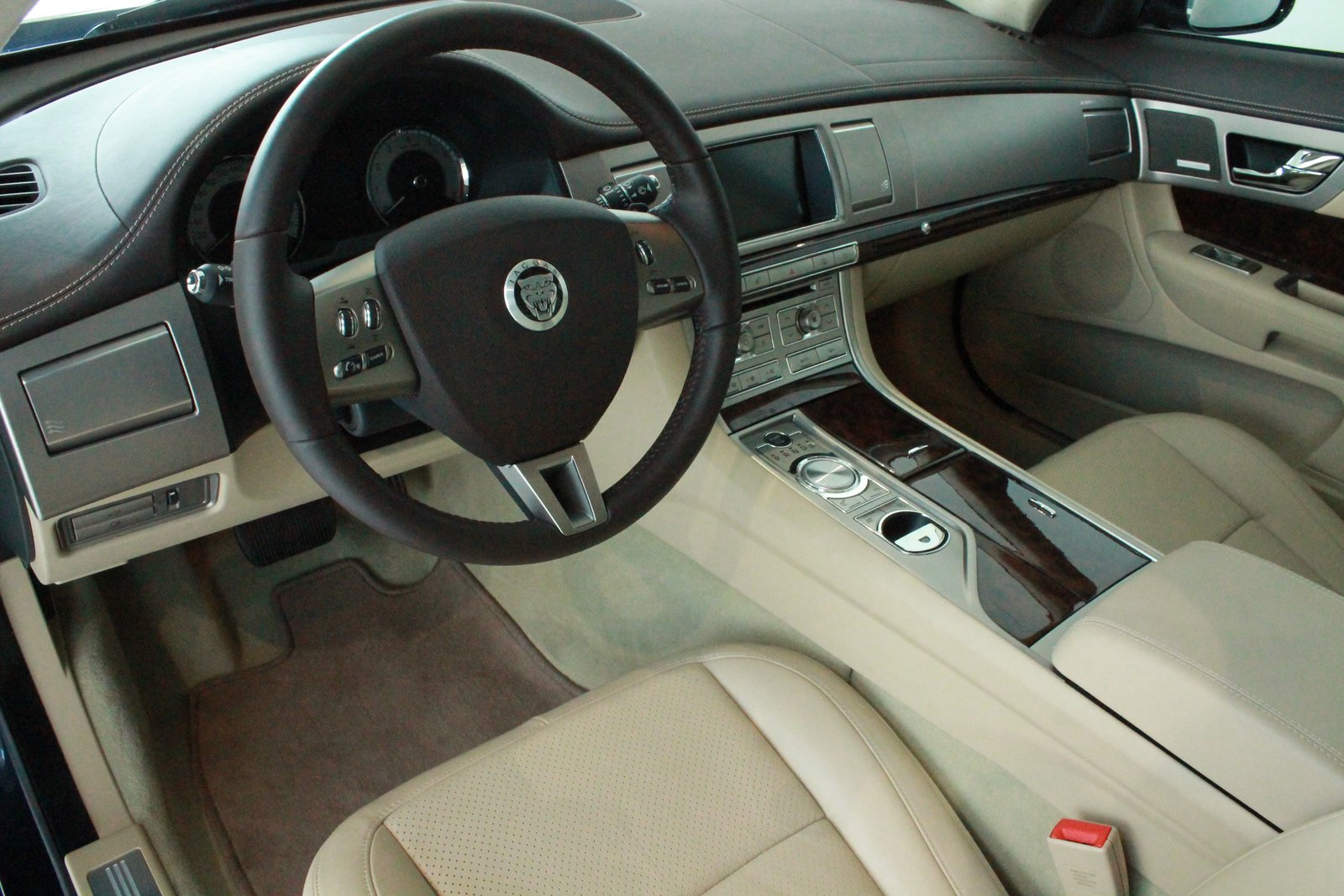 JAGUAR XF 5.0 V8 Portfolio, Benzin, Occasion / Gebraucht, Automatik - 5