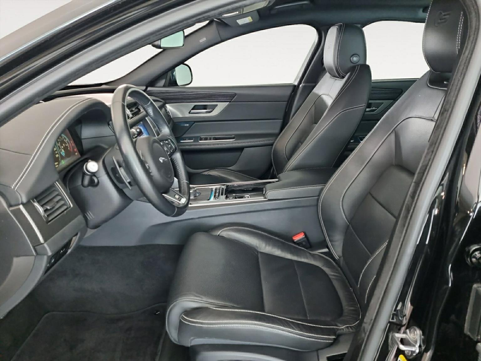 JAGUAR XF S AWD, Essence, Occasion / Utilisé, Automatique - 5