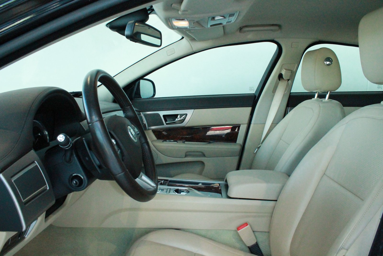 JAGUAR XF 3.0d V6 Prem. Luxury, Diesel, Occasion / Utilisé, Automatique - 4