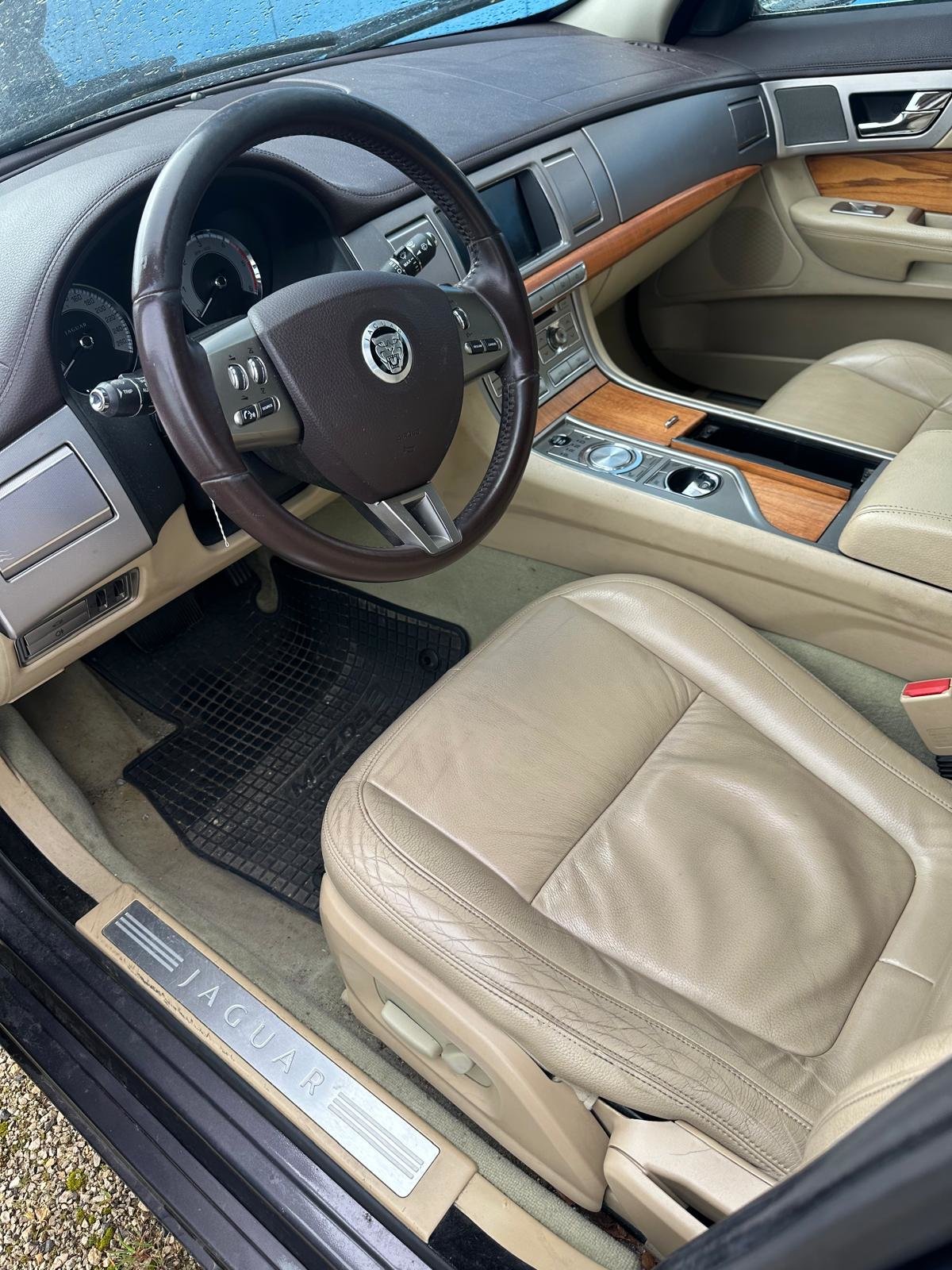 JAGUAR XF 3.0d V6 Luxury, Diesel, Second hand / Used, Automatic - 2