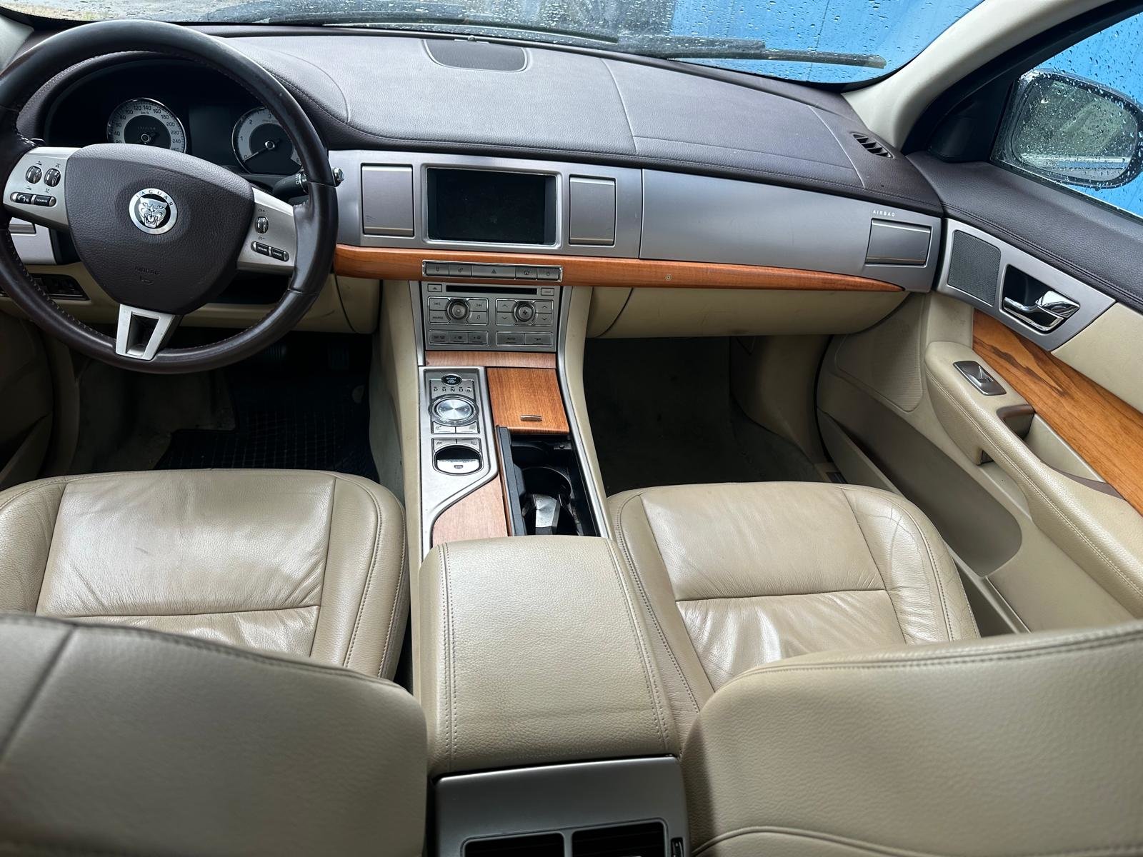 JAGUAR XF 3.0d V6 Luxury, Diesel, Second hand / Used, Automatic - 3