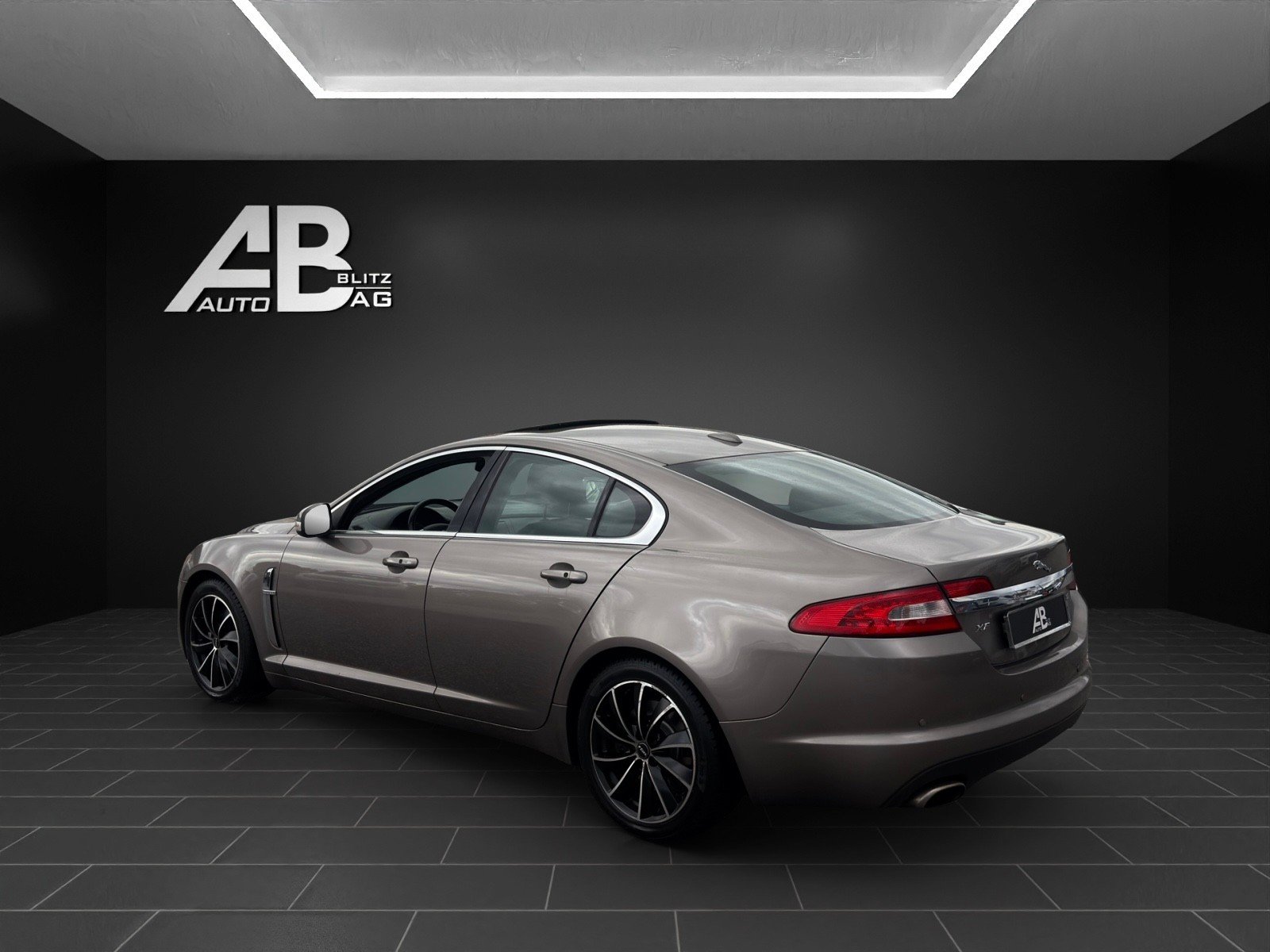 JAGUAR XF 4.2 V8 S/C, Benzin, Occasion / Gebraucht, Automatik - 3
