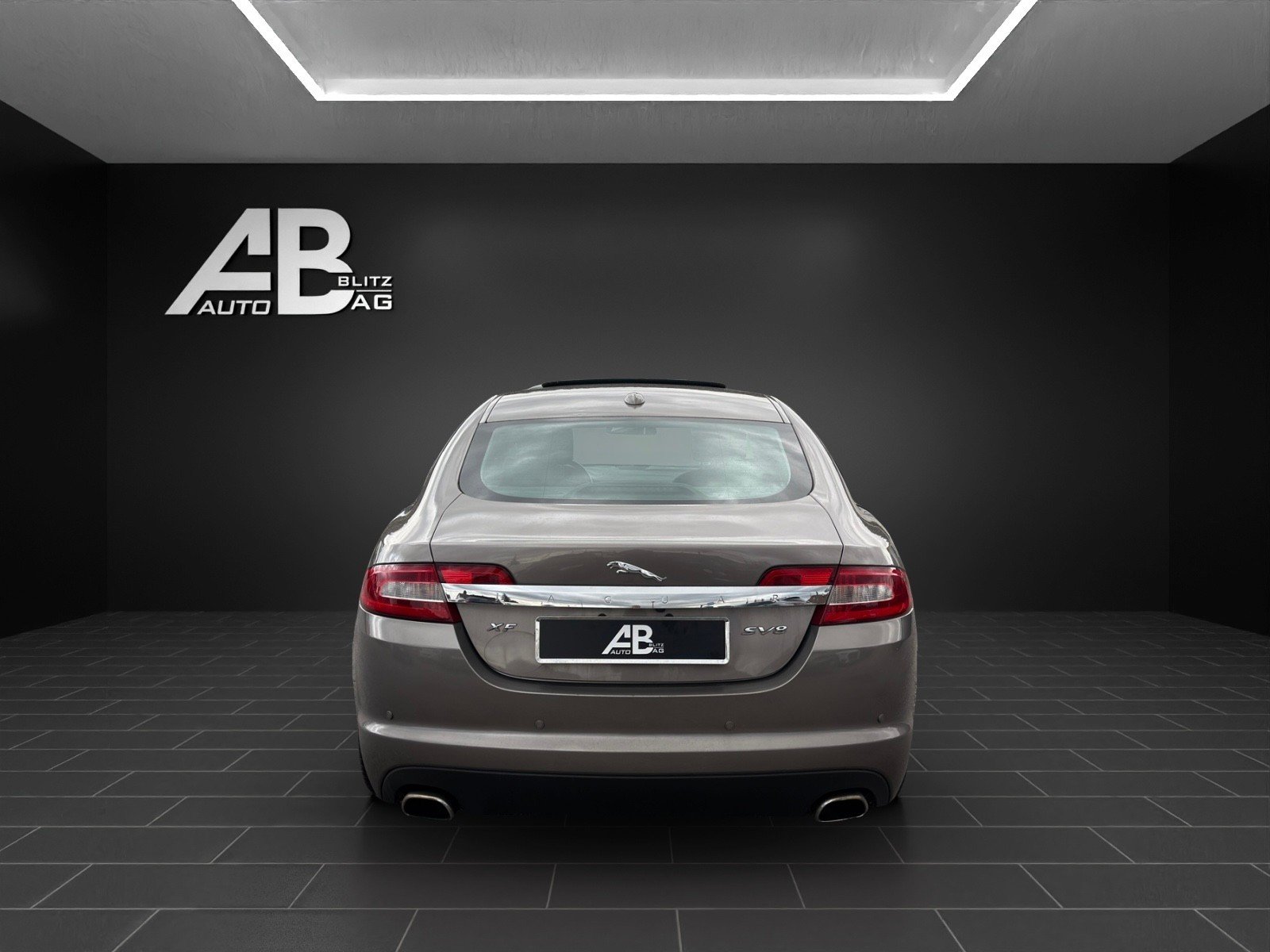 JAGUAR XF 4.2 V8 S/C, Benzin, Occasion / Gebraucht, Automatik - 4