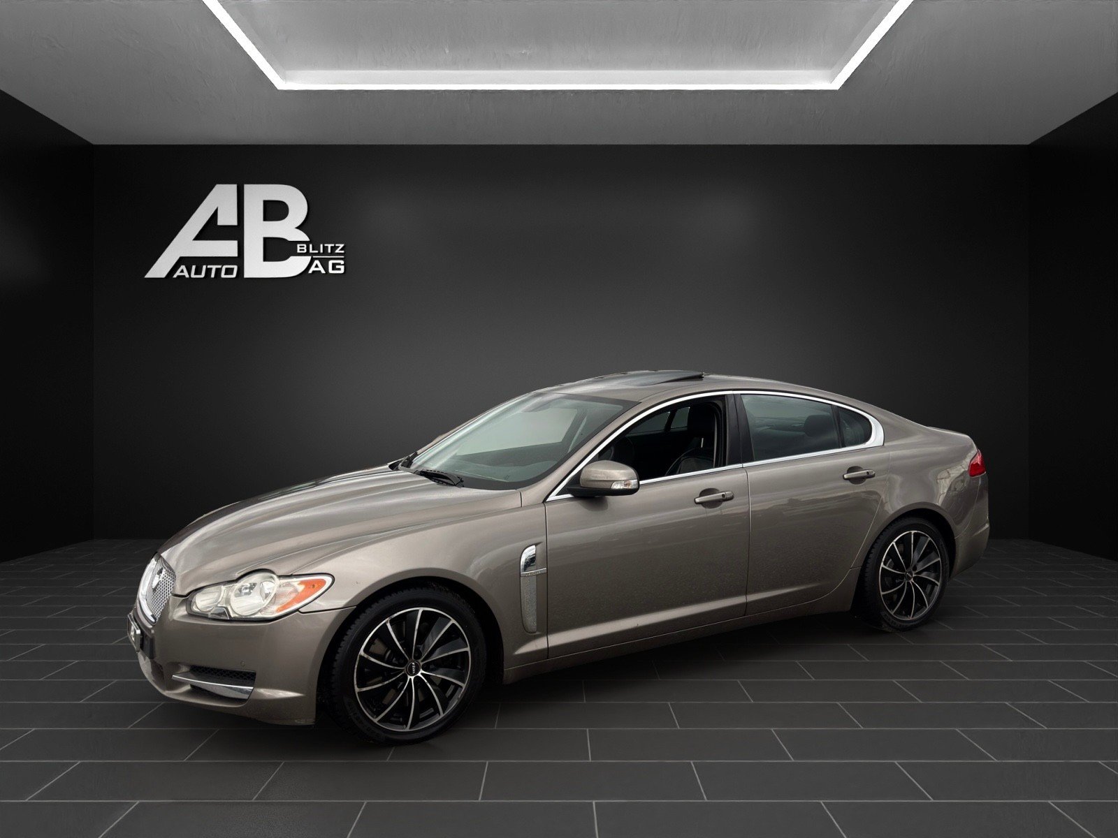 JAGUAR XF 4.2 V8 S/C, Benzin, Occasion / Gebraucht, Automatik - 2