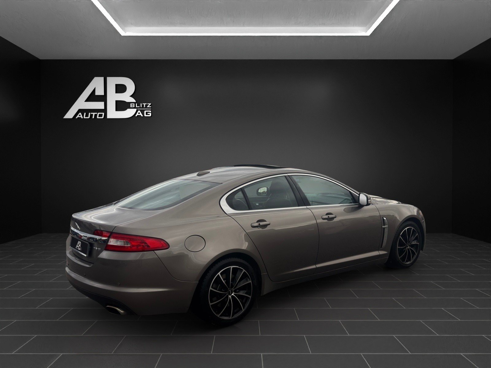 JAGUAR XF 4.2 V8 S/C, Benzin, Occasion / Gebraucht, Automatik - 5