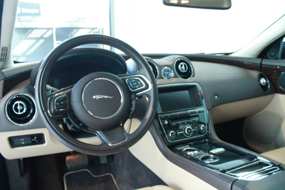 JAGUAR XJ 5.0 V8 Premium Luxury Automatic, Benzin, Occasion / Gebraucht, Automatik - 4
