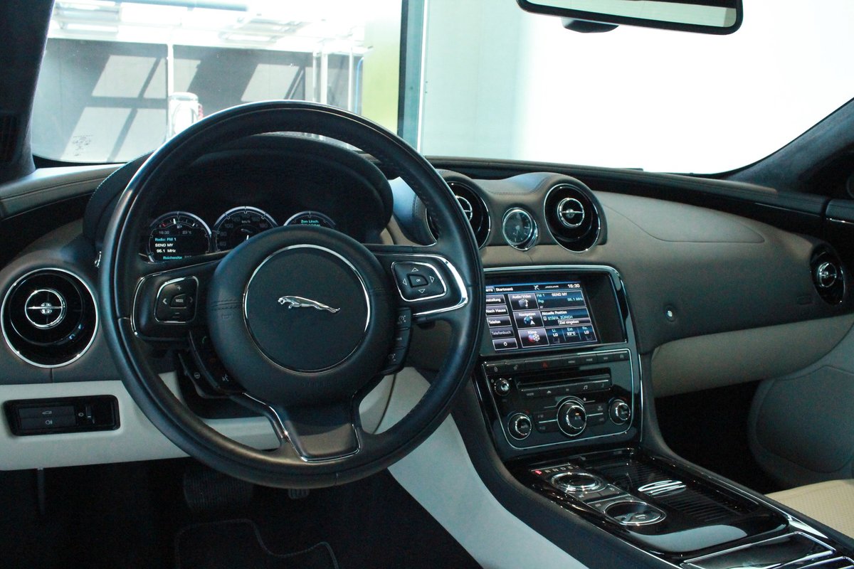JAGUAR XJ 3.0 V6 S/C Portfolio Automatic AWD, Essence, Occasion / Utilisé, Automatique - 5