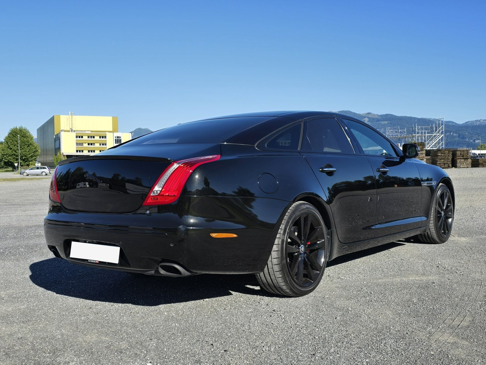 JAGUAR XJ 3.0 V6 D Portfolio, Diesel, Second hand / Used, Automatic - 2