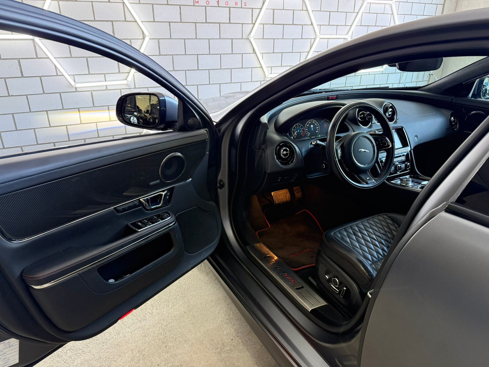 JAGUAR XJ 5.0 S/C XJR 575 Automatic, Benzin, Occasion / Gebraucht, Automatik - 5