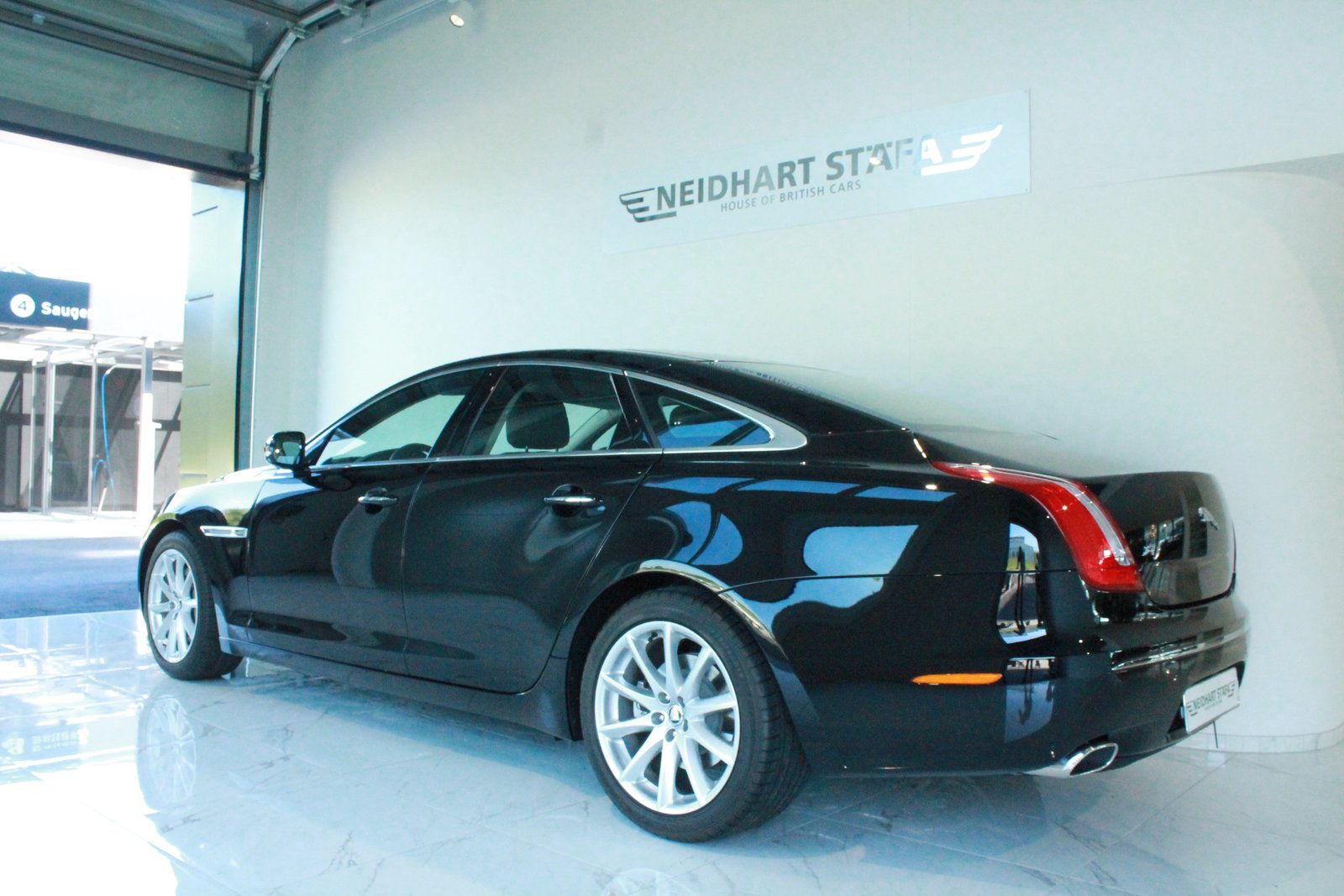 JAGUAR XJ 3.0d V6 Luxury Automatic, Diesel, Ex-demonstrator, Automatic - 2