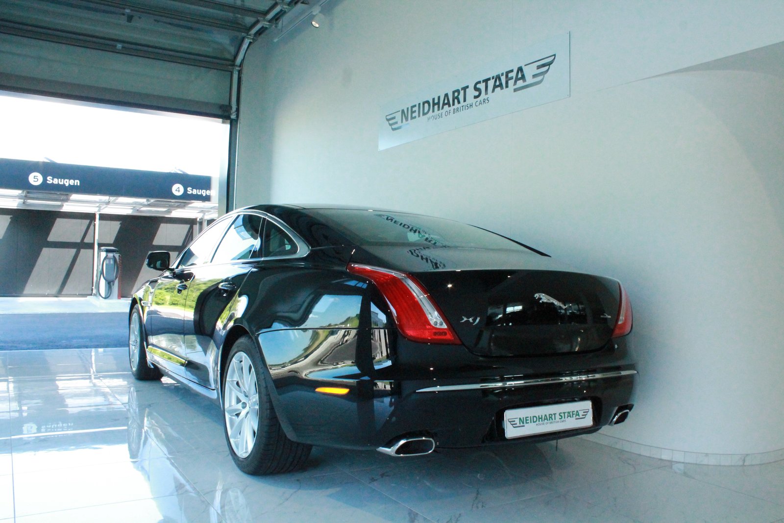 JAGUAR XJ 3.0d V6 Luxury Automatic, Diesel, Ex-demonstrator, Automatic - 3