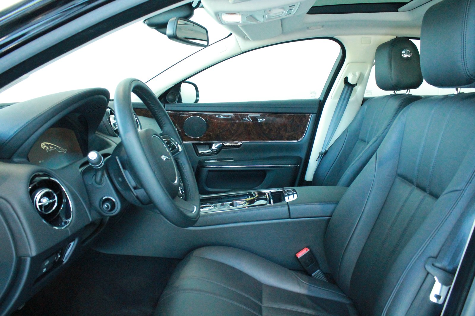 JAGUAR XJ 3.0d V6 Luxury Automatic, Diesel, Ex-demonstrator, Automatic - 4