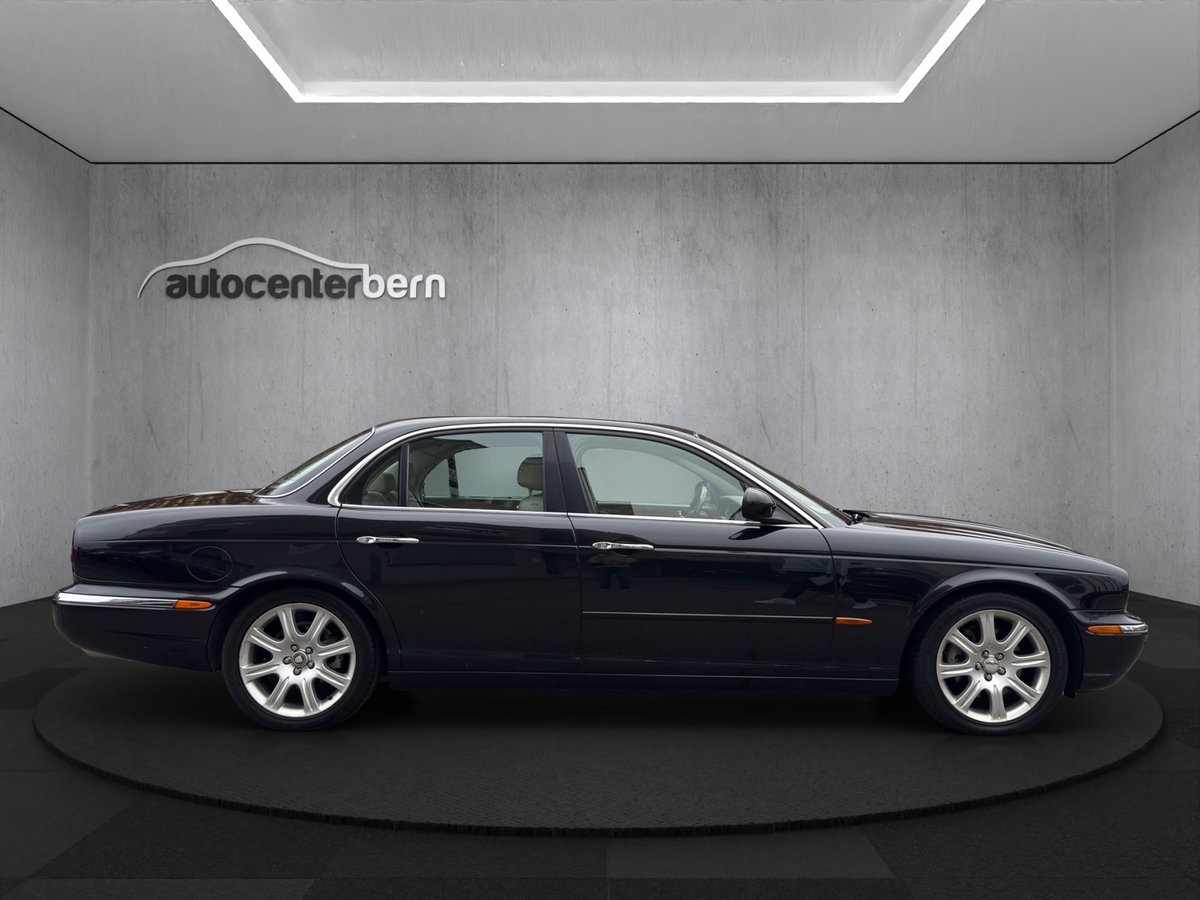 JAGUAR XJ8 4.2 V8 Executive, Benzin, Occasion / Gebraucht, Automatik - 7