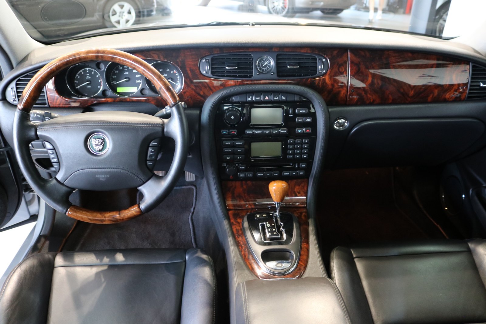 JAGUAR XJ8 3.5 V8 Executive, Essence, Occasion / Utilisé, Automatique - 3