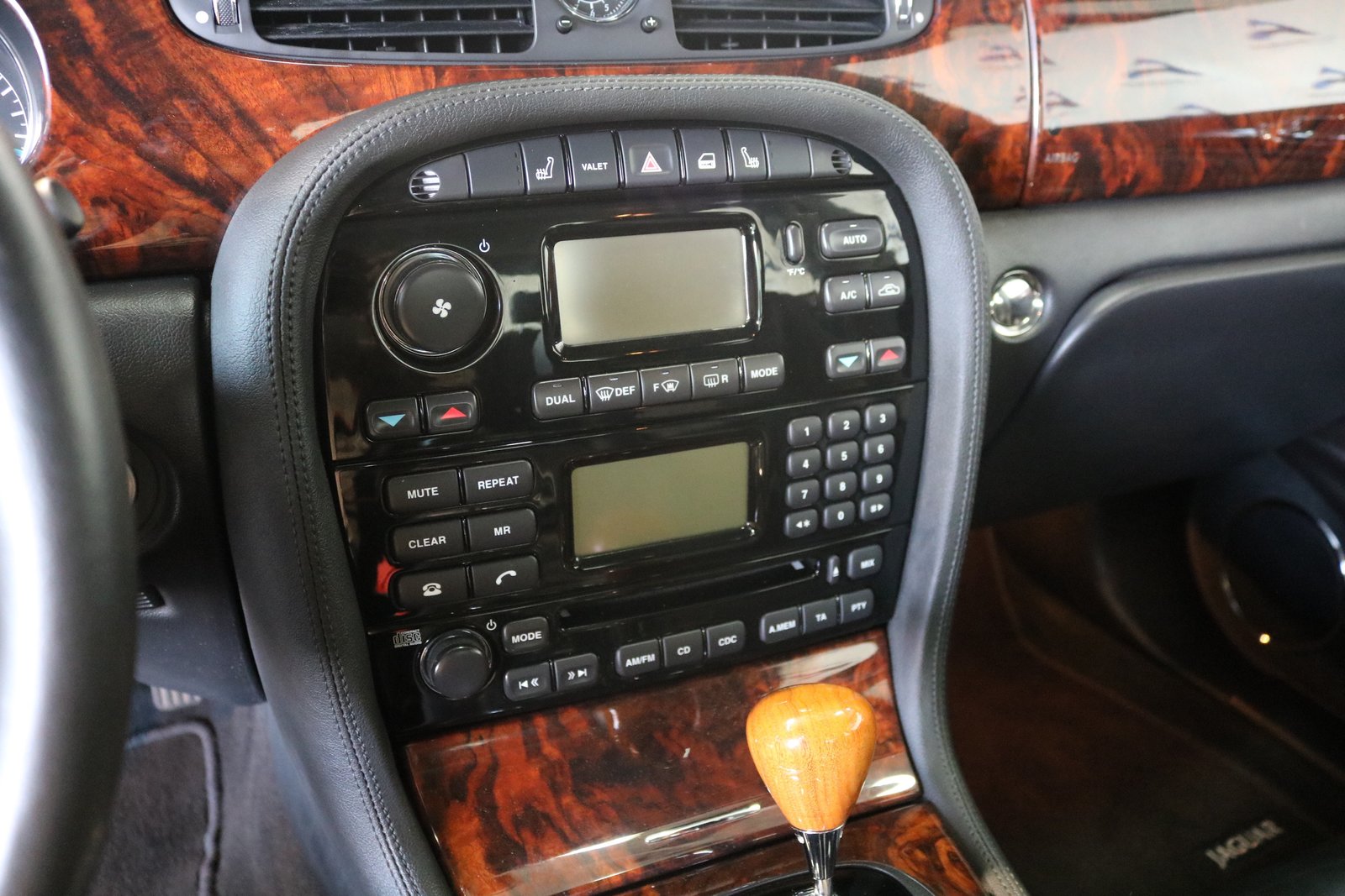 JAGUAR XJ8 3.5 V8 Executive, Essence, Occasion / Utilisé, Automatique - 5