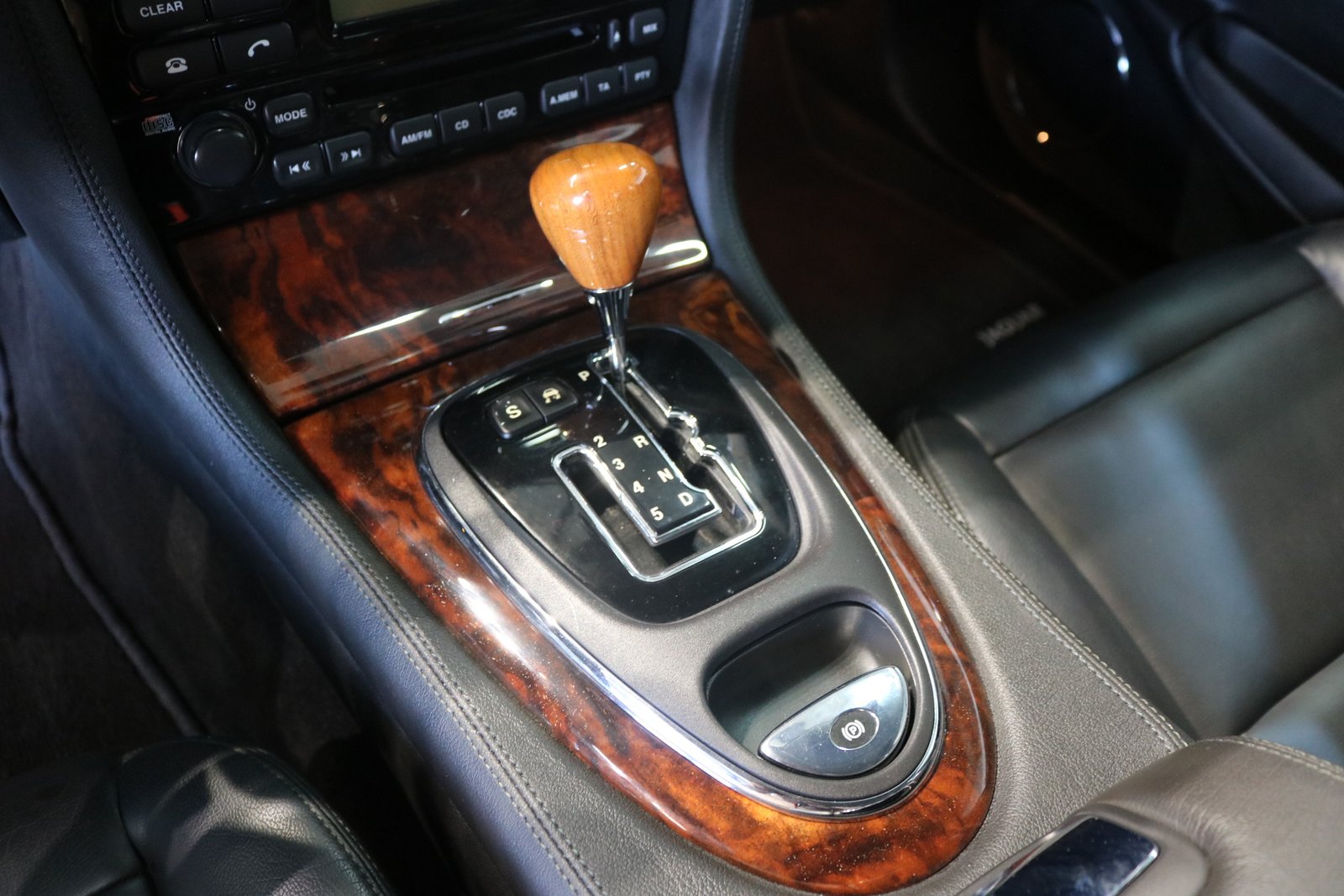 JAGUAR XJ8 3.5 V8 Executive, Essence, Occasion / Utilisé, Automatique - 6