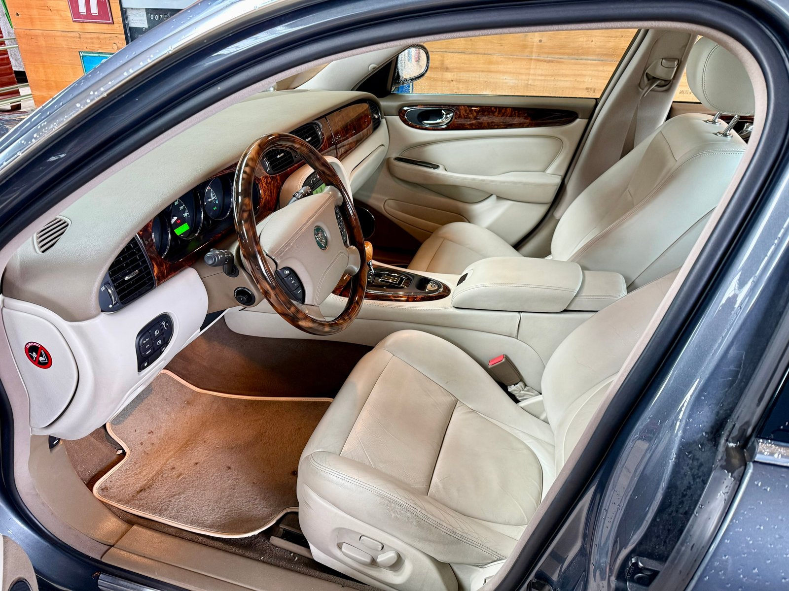 JAGUAR XJ8 4.2 V8 Executive, Essence, Occasion / Utilisé, Automatique - 4