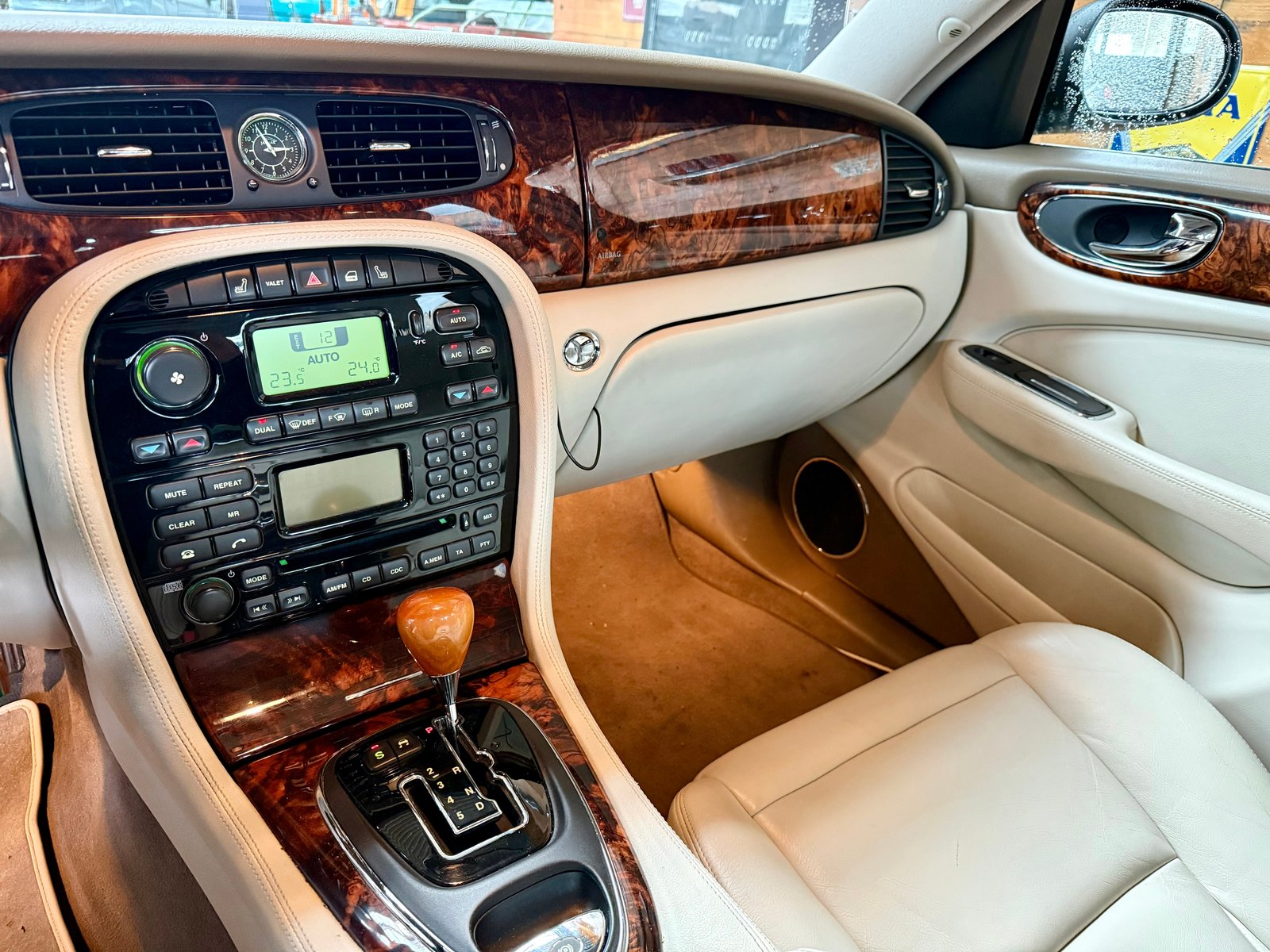 JAGUAR XJ8 4.2 V8 Executive, Essence, Occasion / Utilisé, Automatique - 6
