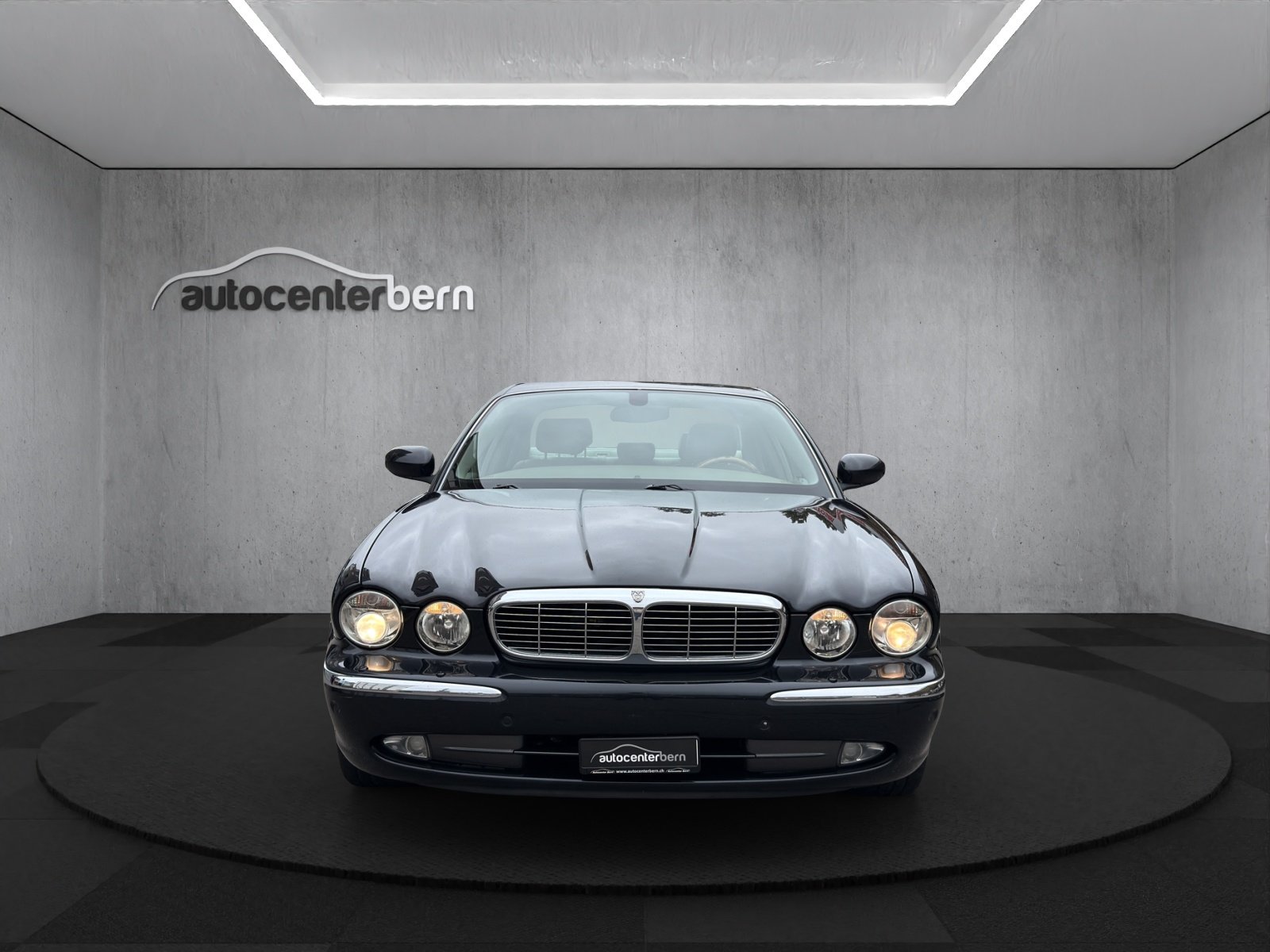 JAGUAR XJ8 4.2 V8 Executive, Benzina, Occasioni / Usate, Automatico - 2