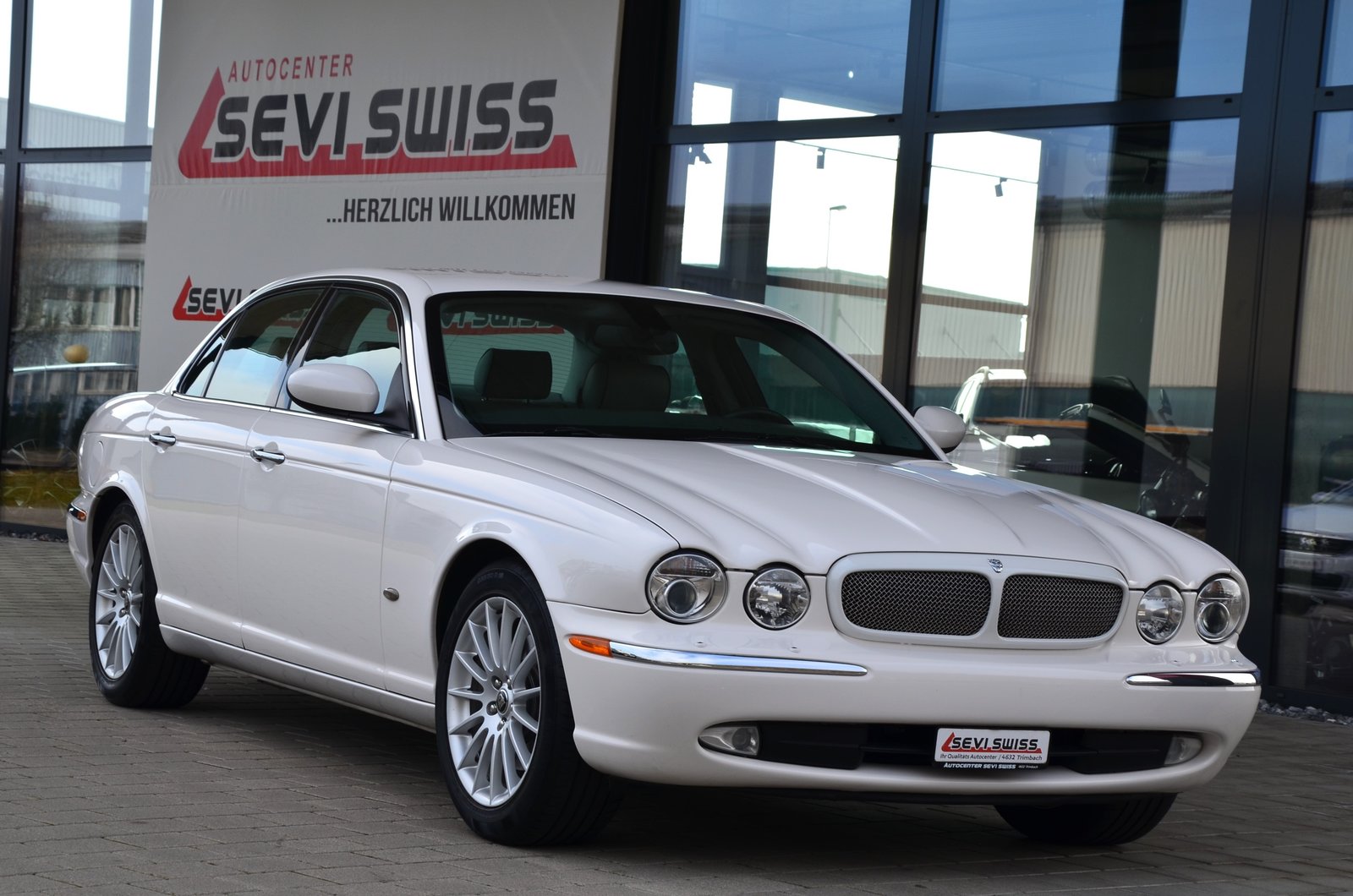 JAGUAR XJ8 4.2 V8 Executive*Frisch ab MFK*, Petrol, Second hand / Used, Automatic - 2