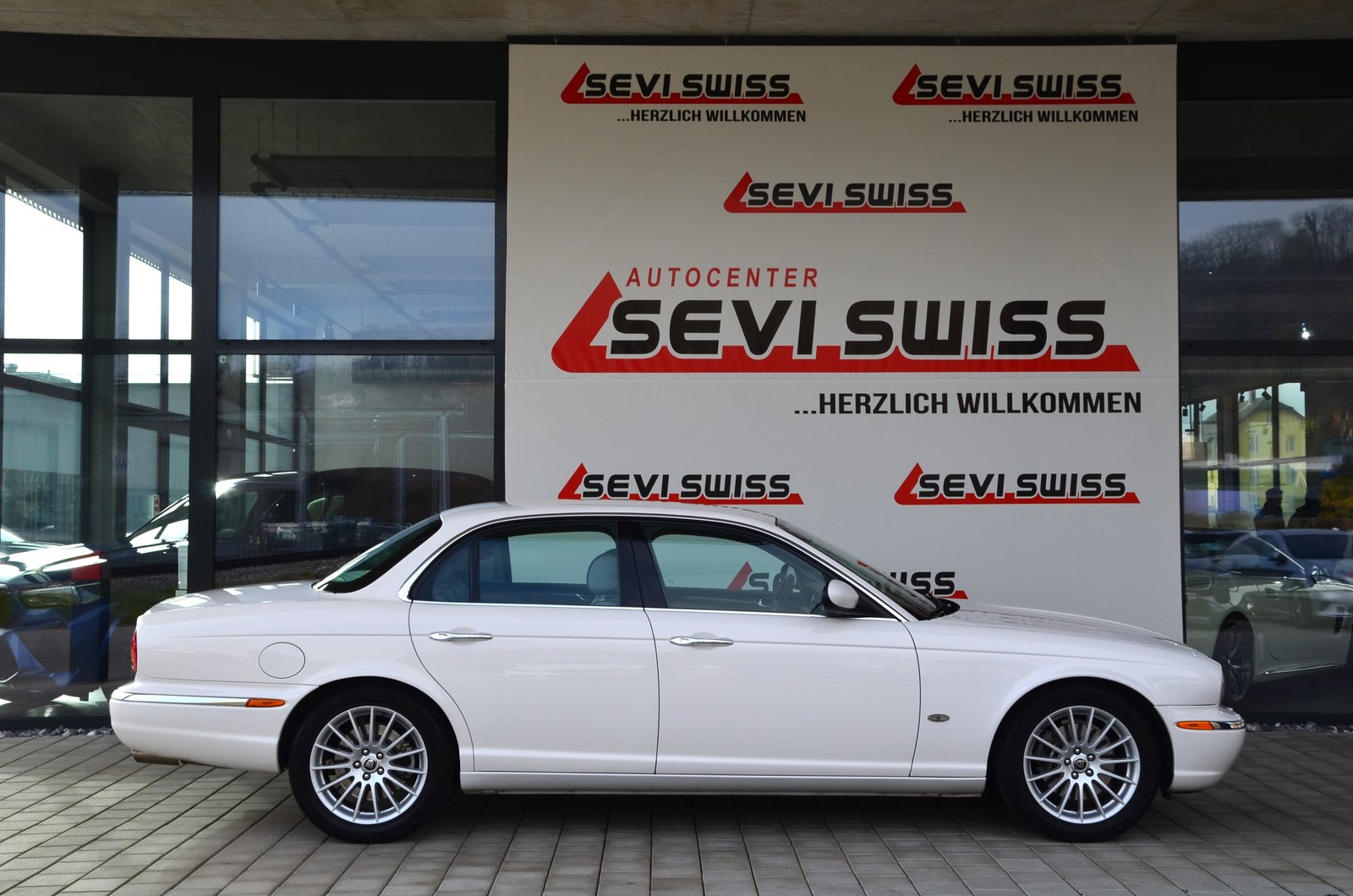 JAGUAR XJ8 4.2 V8 Executive*Frisch ab MFK*, Petrol, Second hand / Used, Automatic - 3