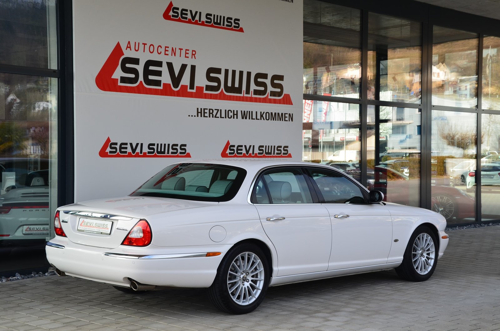 JAGUAR XJ8 4.2 V8 Executive*Frisch ab MFK*, Petrol, Second hand / Used, Automatic - 4