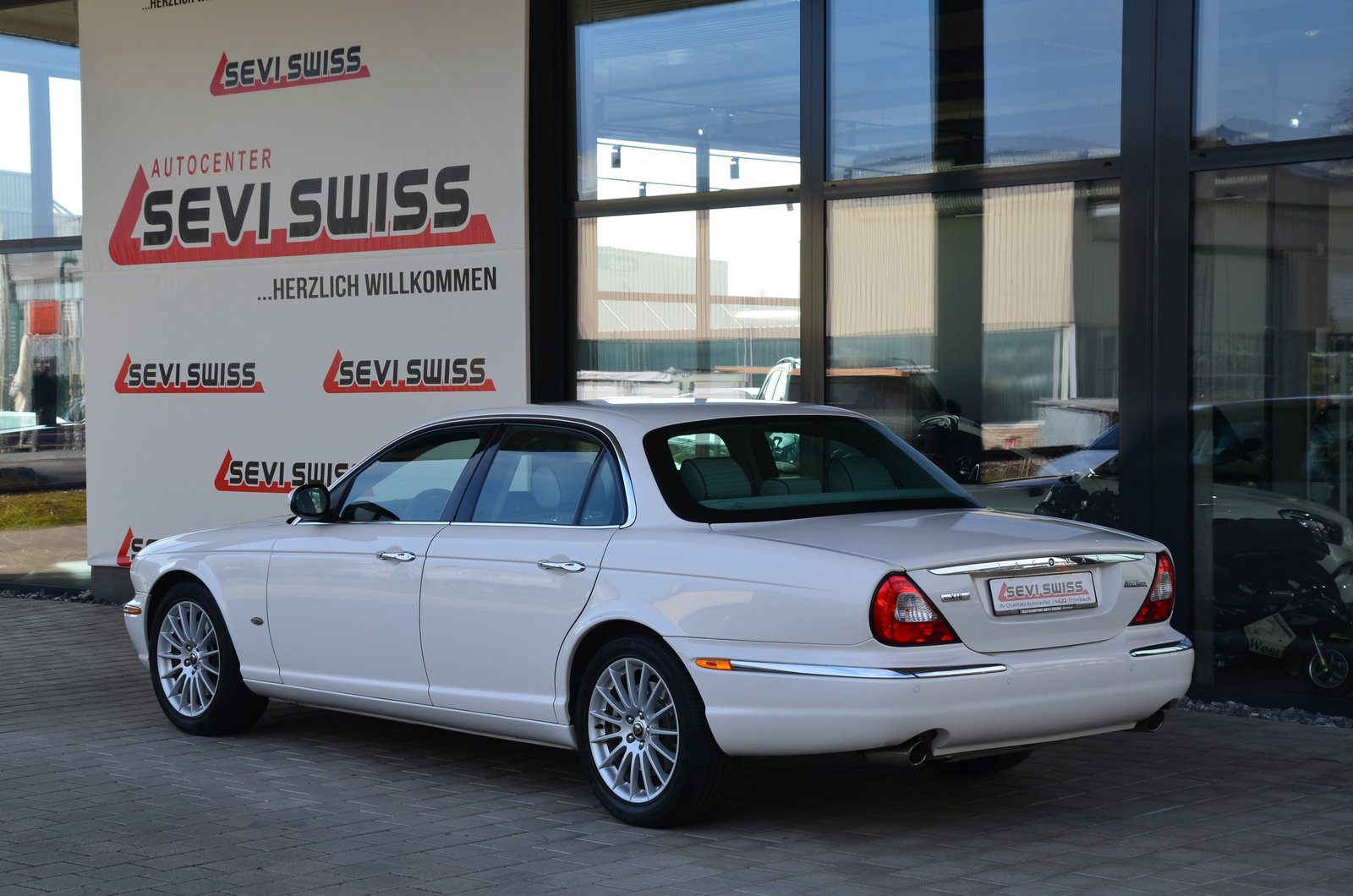 JAGUAR XJ8 4.2 V8 Executive*Frisch ab MFK*, Petrol, Second hand / Used, Automatic - 6