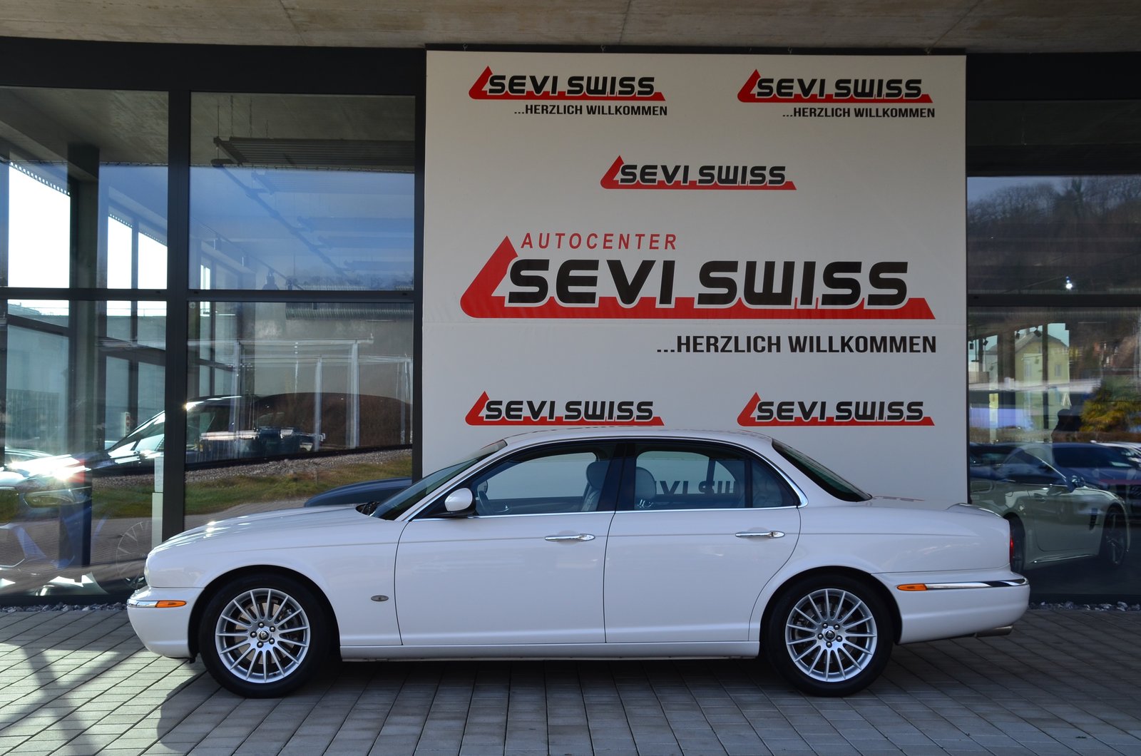JAGUAR XJ8 4.2 V8 Executive*Frisch ab MFK*, Petrol, Second hand / Used, Automatic - 7