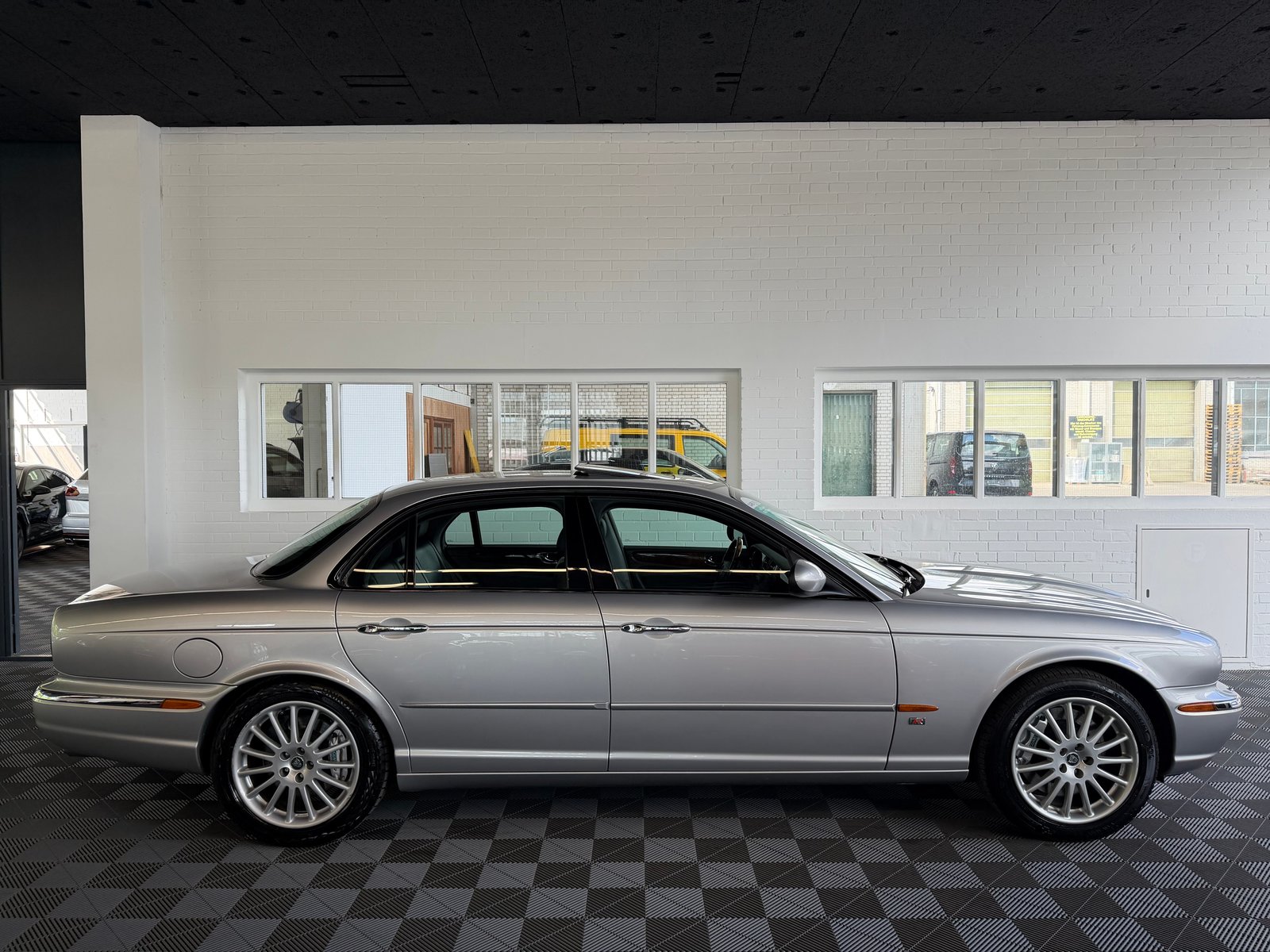 JAGUAR XJR 4.2 V8 S/C 396 PS, Essence, Occasion / Utilisé - 2