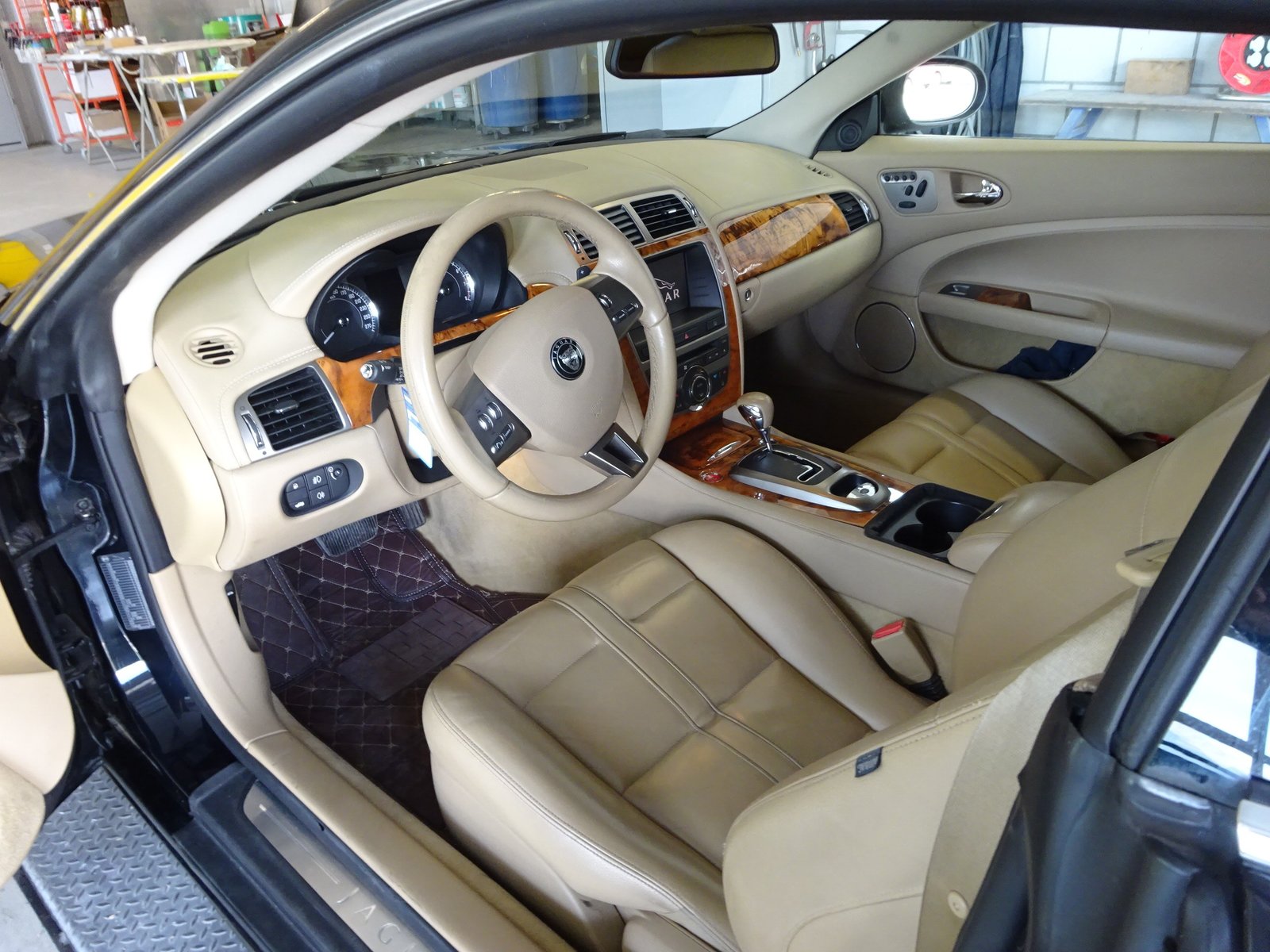 JAGUAR XK 4.2 V8 Automatic Prem Luxury, Essence, Occasion / Utilisé, Automatique - 7