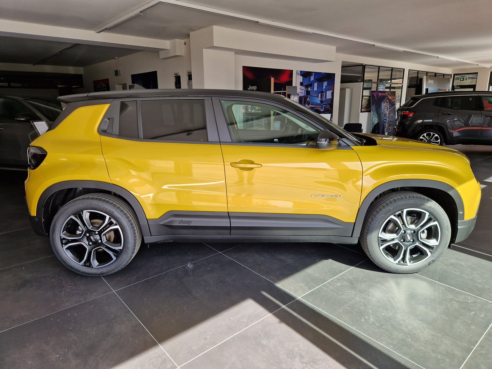 JEEP Avenger 54kWh Summit, Electric, New car, Automatic - 3