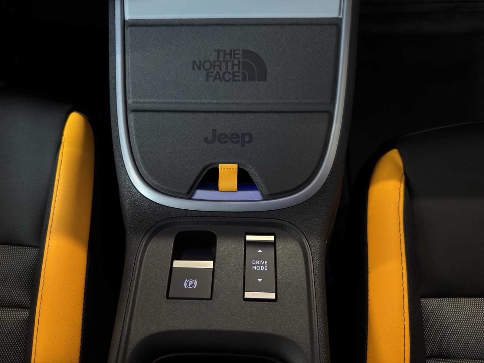 JEEP Avenger 1.2 MHEV The North Face 4xe, Mild-Hybrid Petrol/Electric, New car, Automatic - 7
