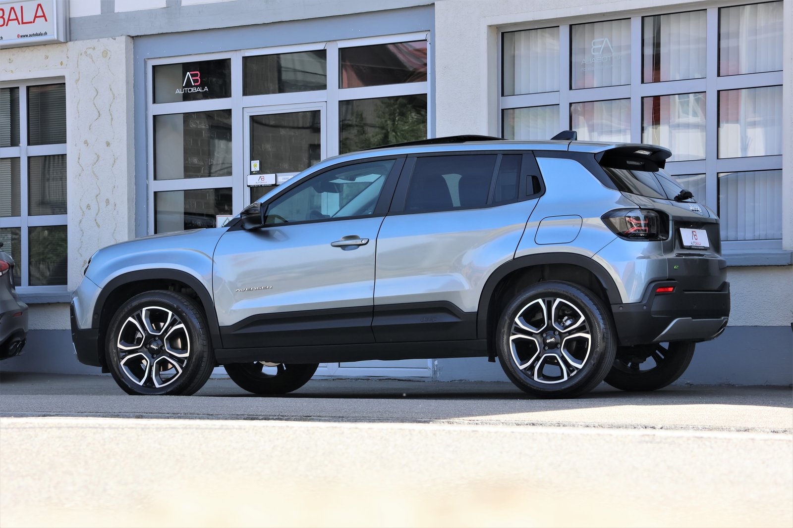 JEEP Avenger 1.2 Turbo MHEV Summit, Mild-Hybrid Petrol/Electric, Second hand / Used, Automatic - 4