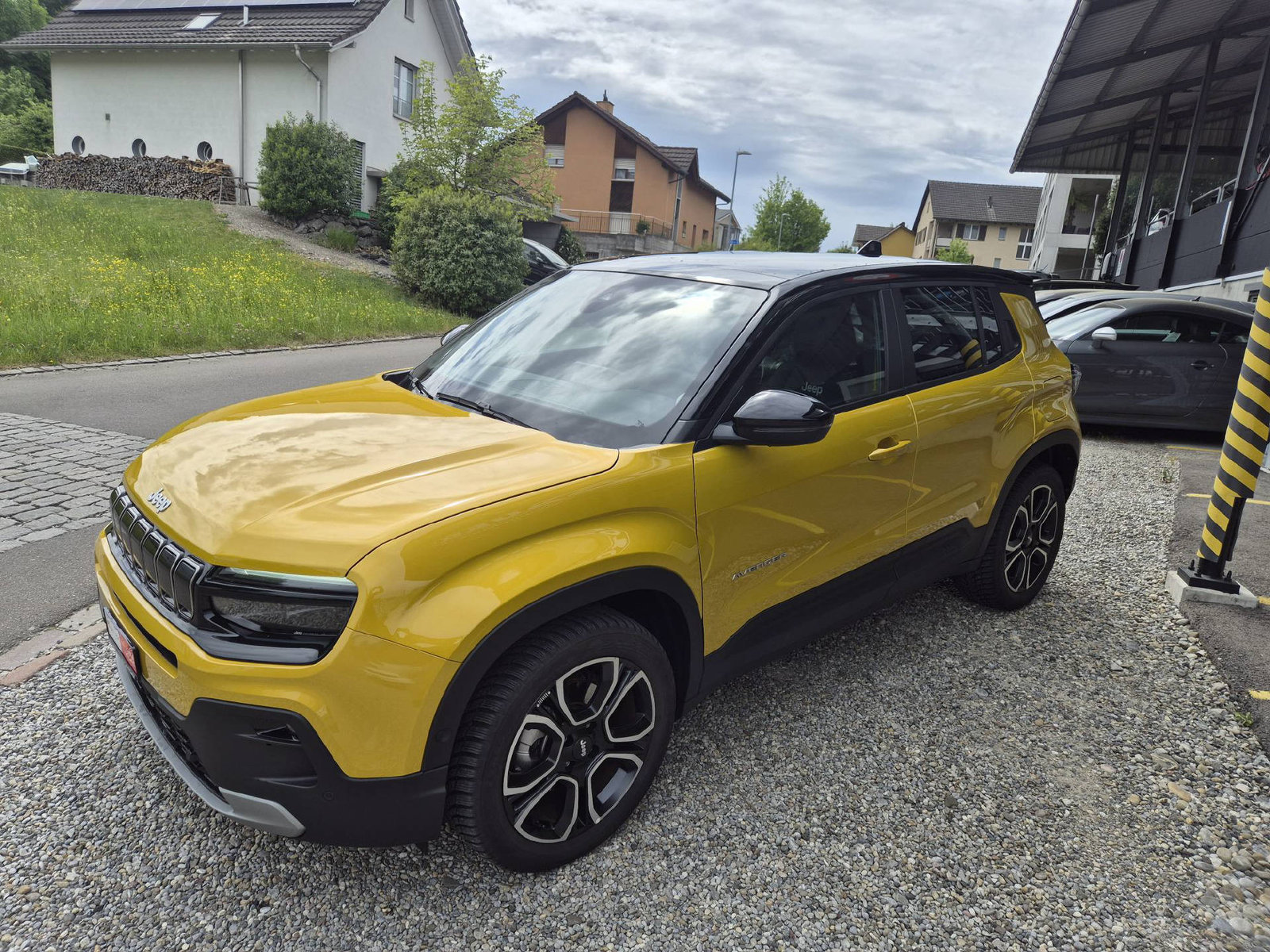 JEEP Avenger 1.2 MHEV Summit & Sky, Mild-Hybrid Petrol/Electric, Second hand / Used, Automatic - 4